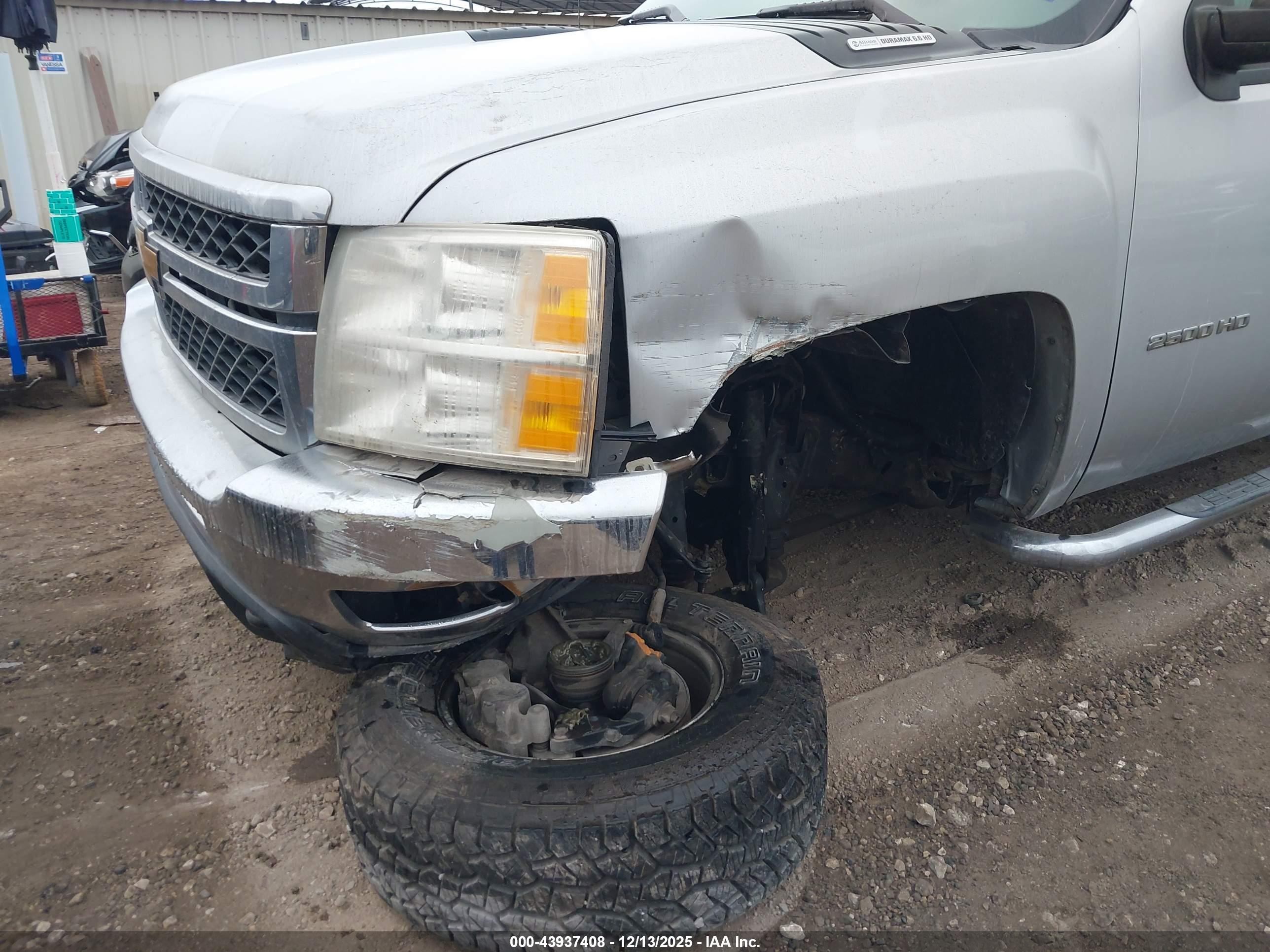 CHEVROLET SILVERADO image 6