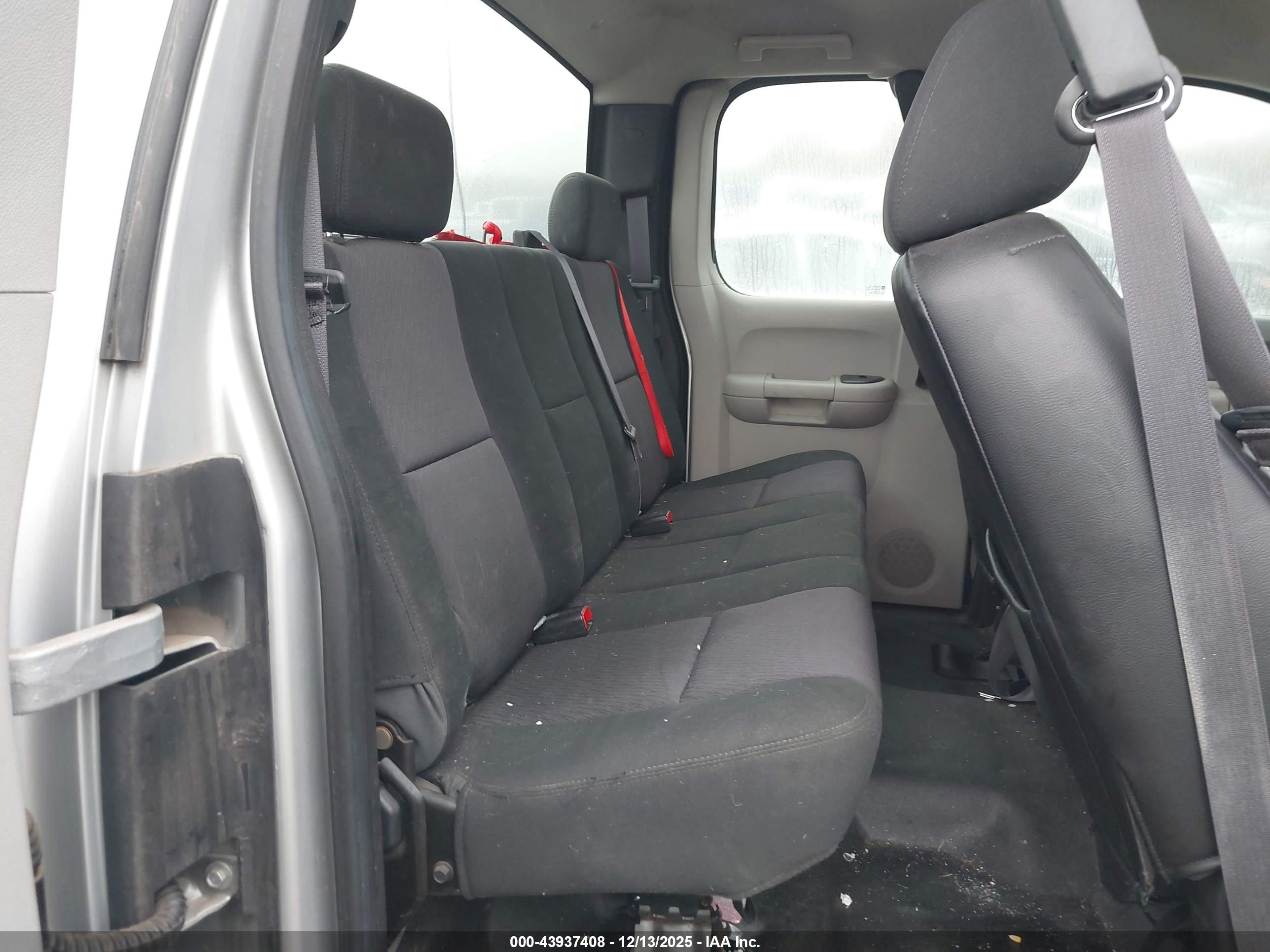 CHEVROLET SILVERADO image 8
