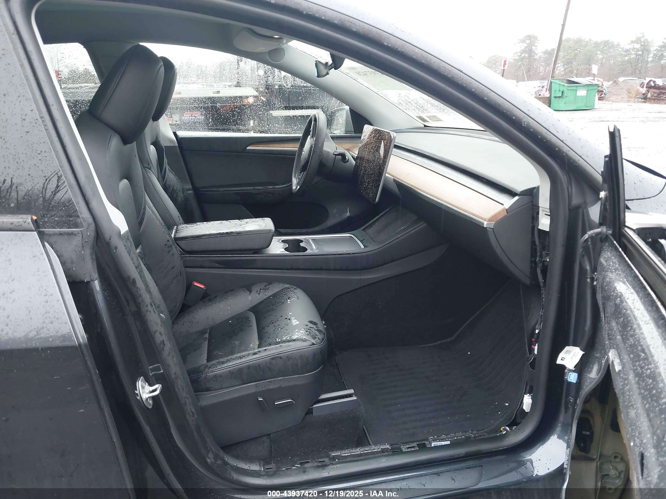 TESLA MODEL image 5
