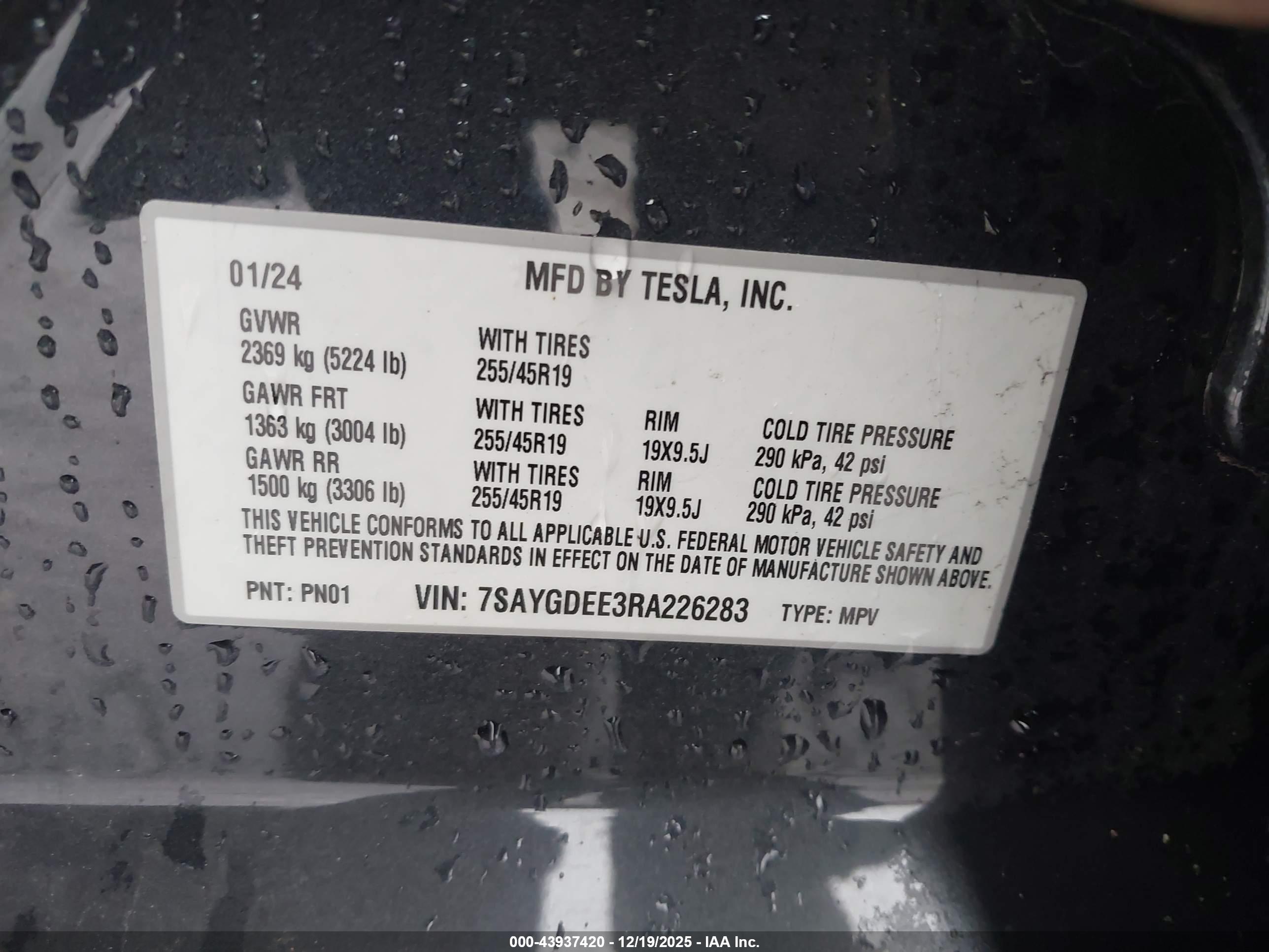 TESLA MODEL image 9