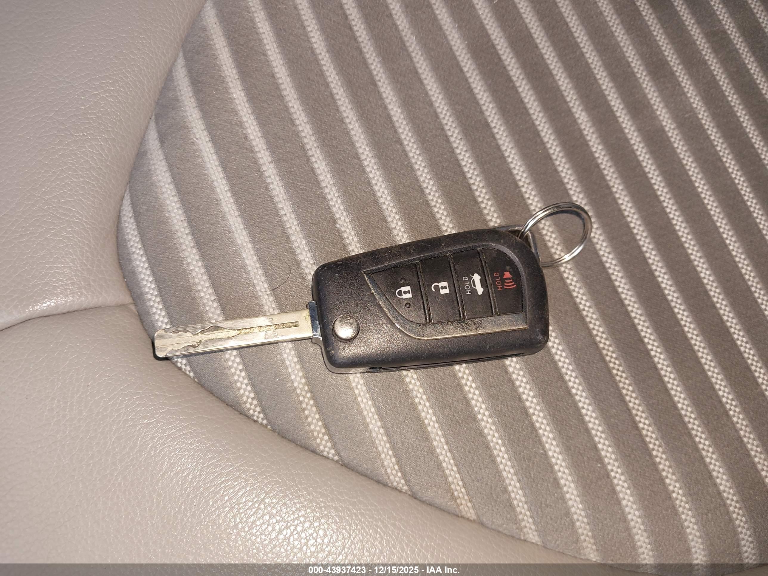 TOYOTA CAMRY image 11