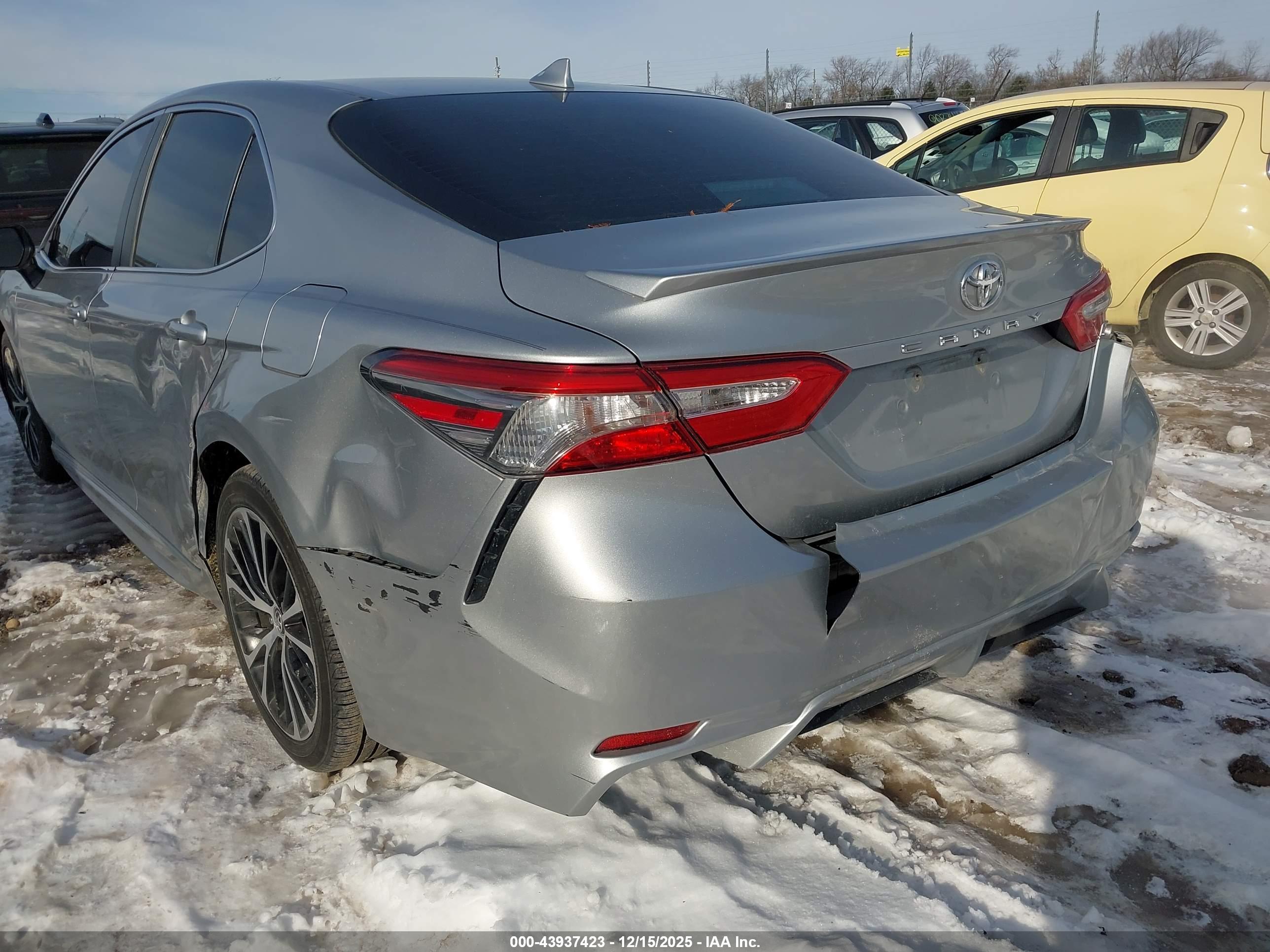TOYOTA CAMRY image 6