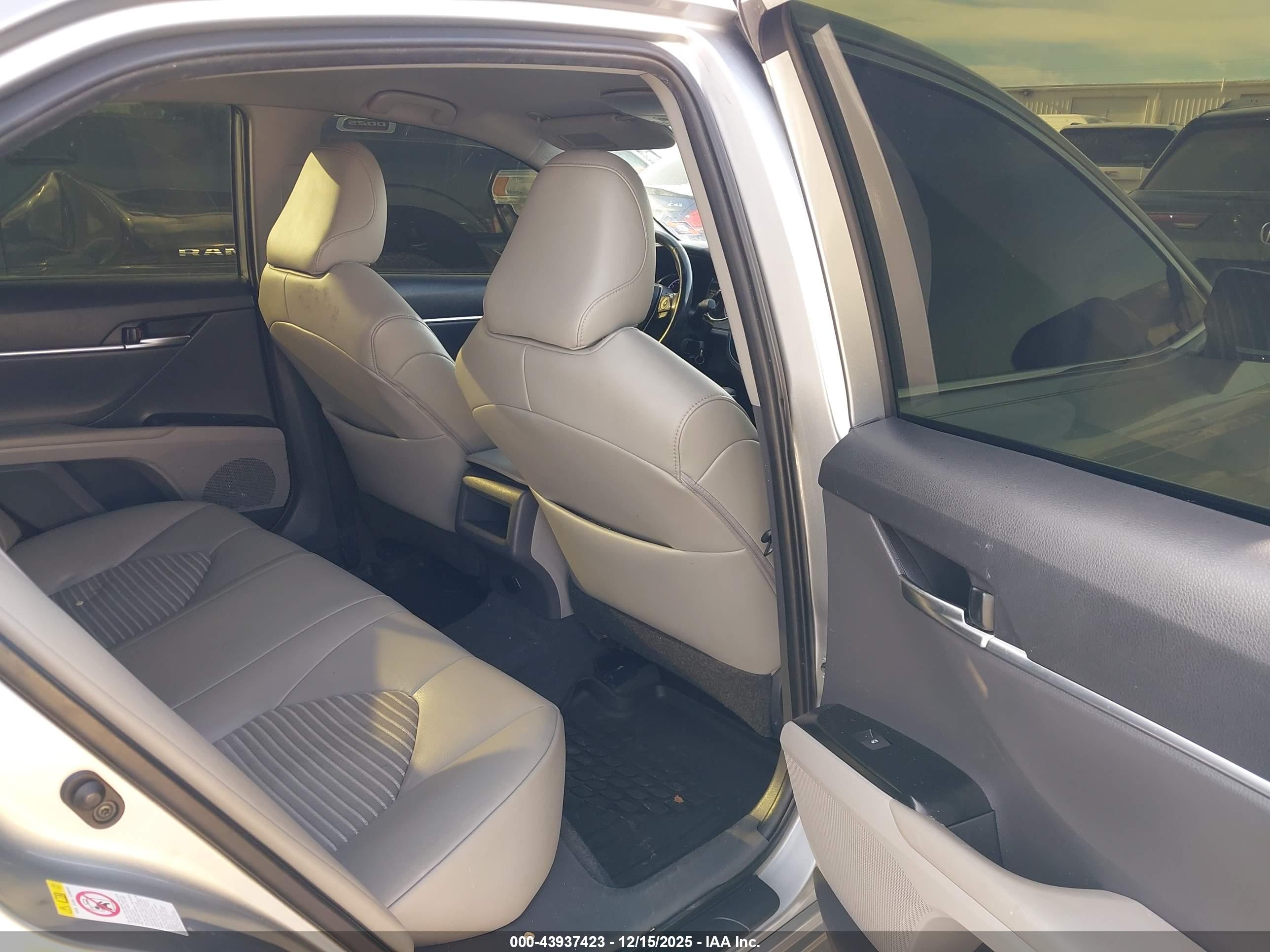 TOYOTA CAMRY image 8
