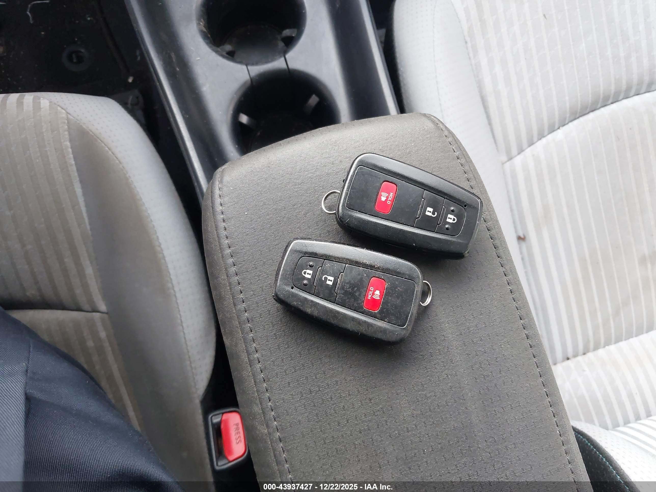 TOYOTA PRIUS image 11
