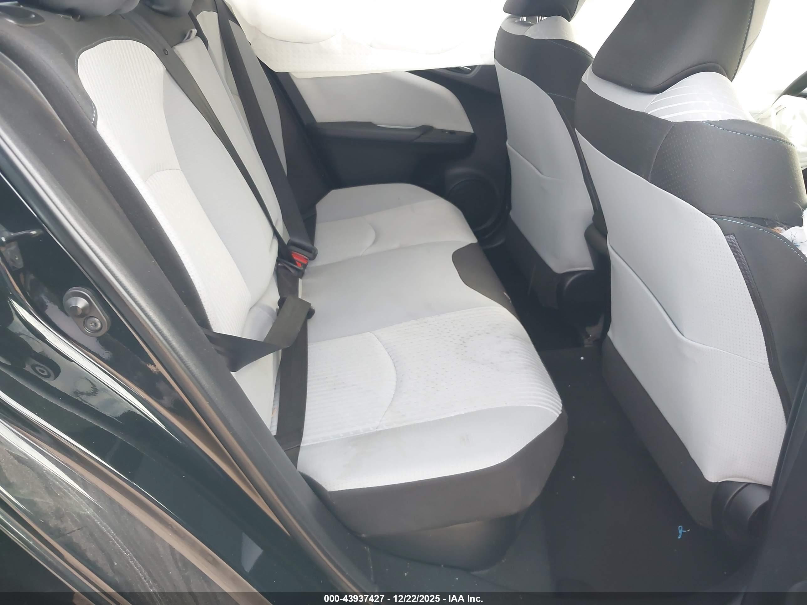 TOYOTA PRIUS image 8