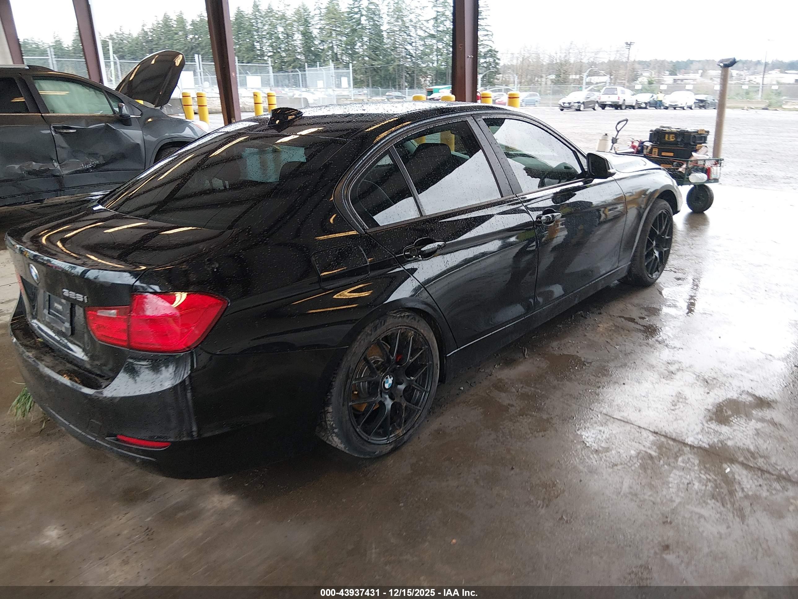 BMW 328I image 4
