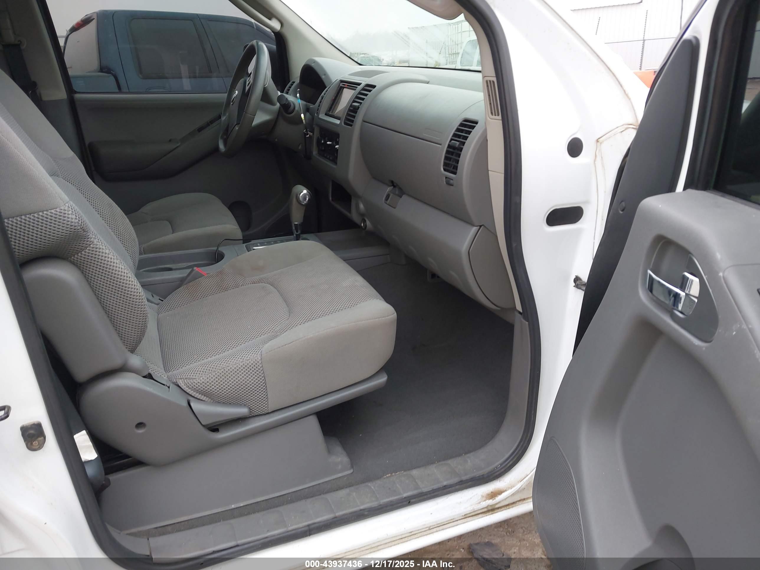 NISSAN FRONTIER image 5