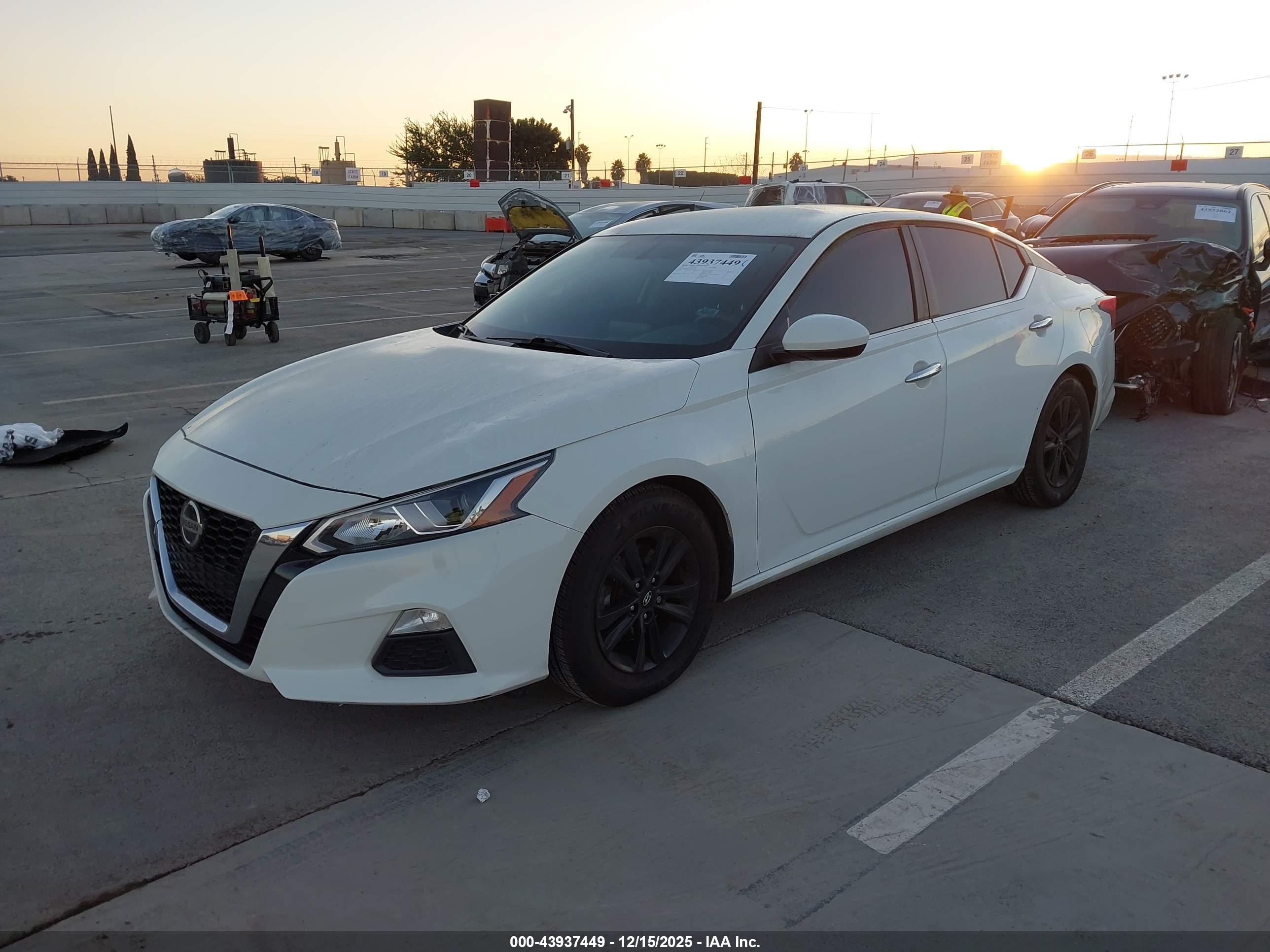 NISSAN ALTIMA image 2