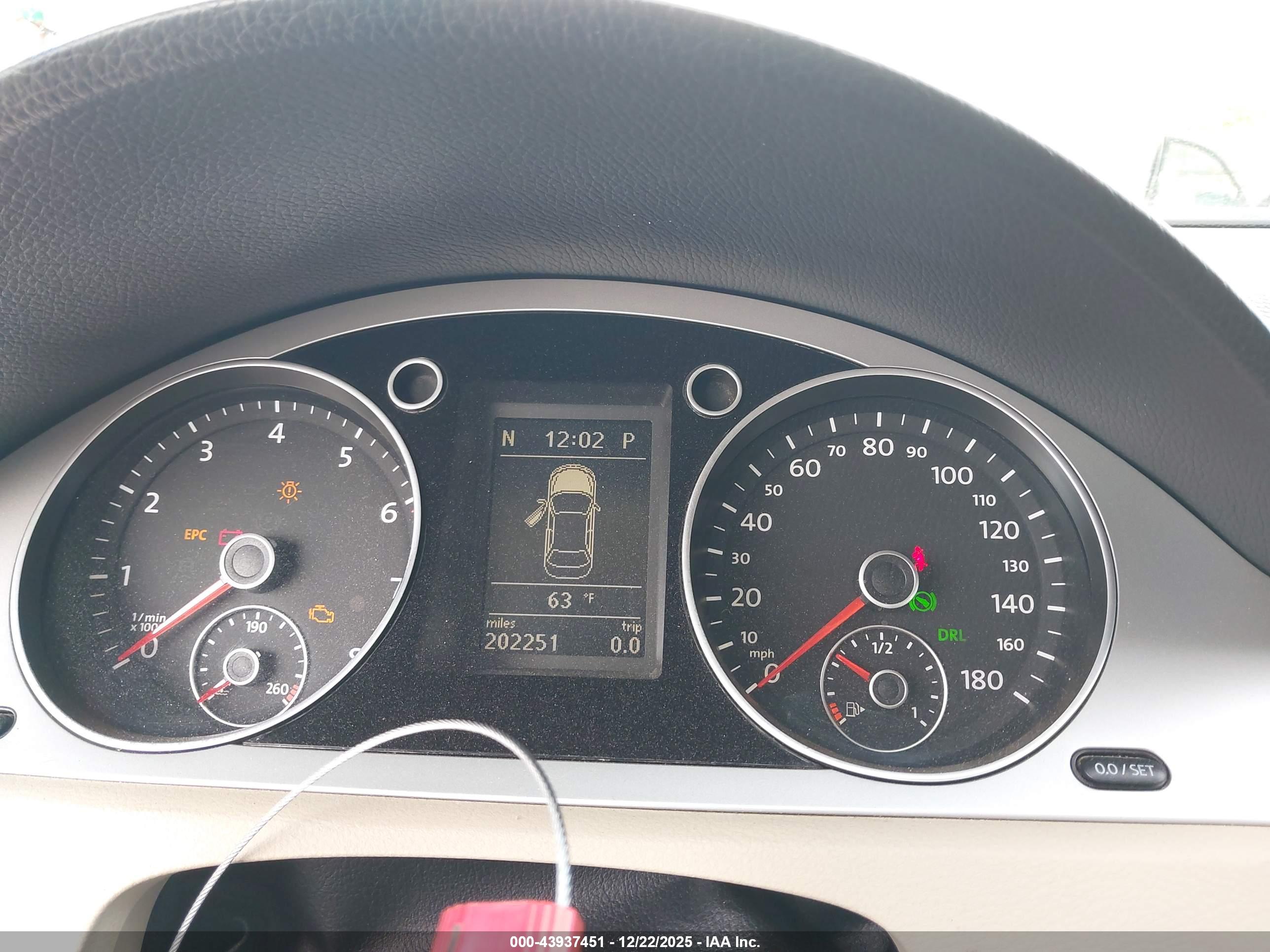 VOLKSWAGEN CC image 7
