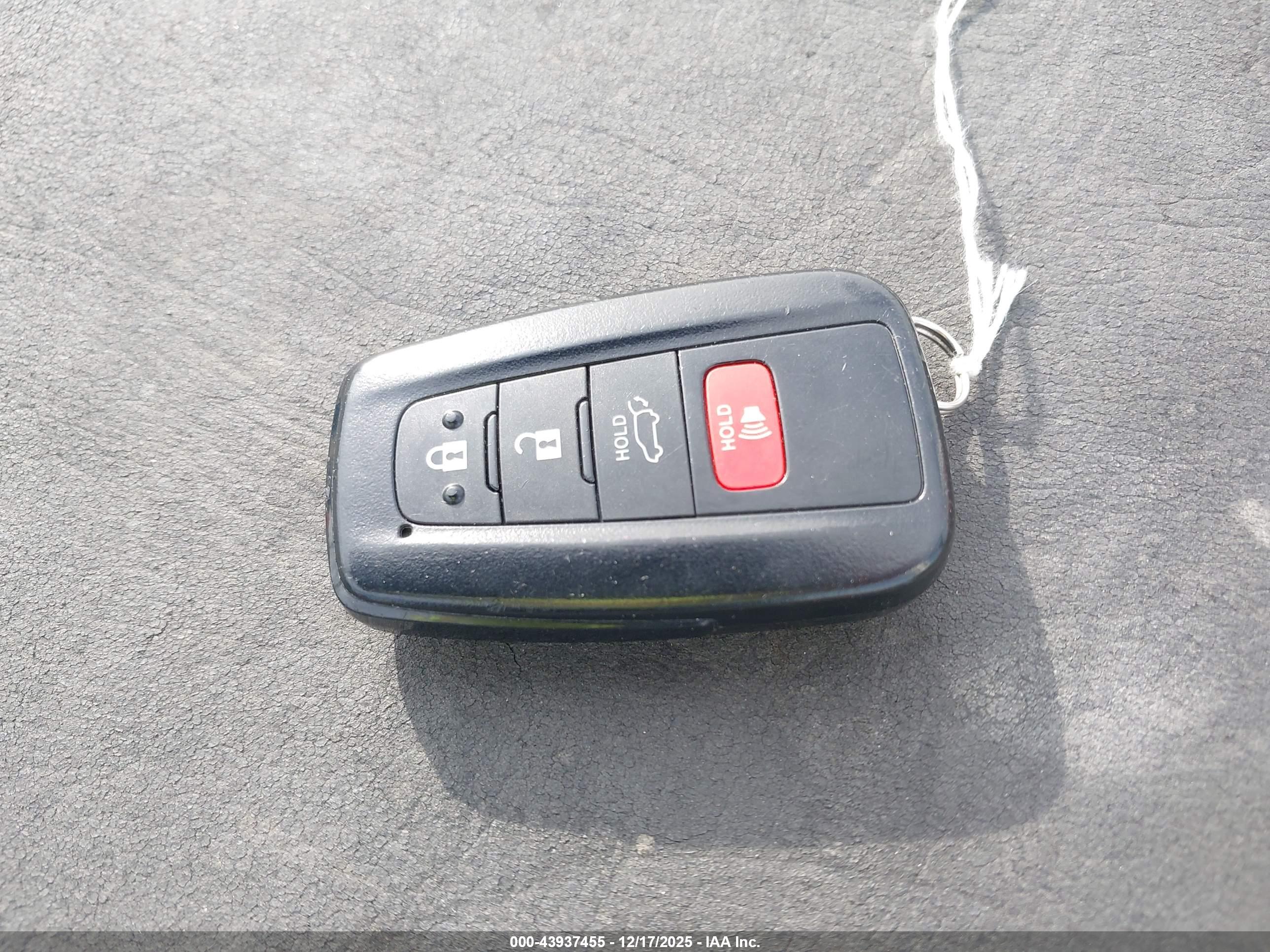 TOYOTA RAV4 image 11