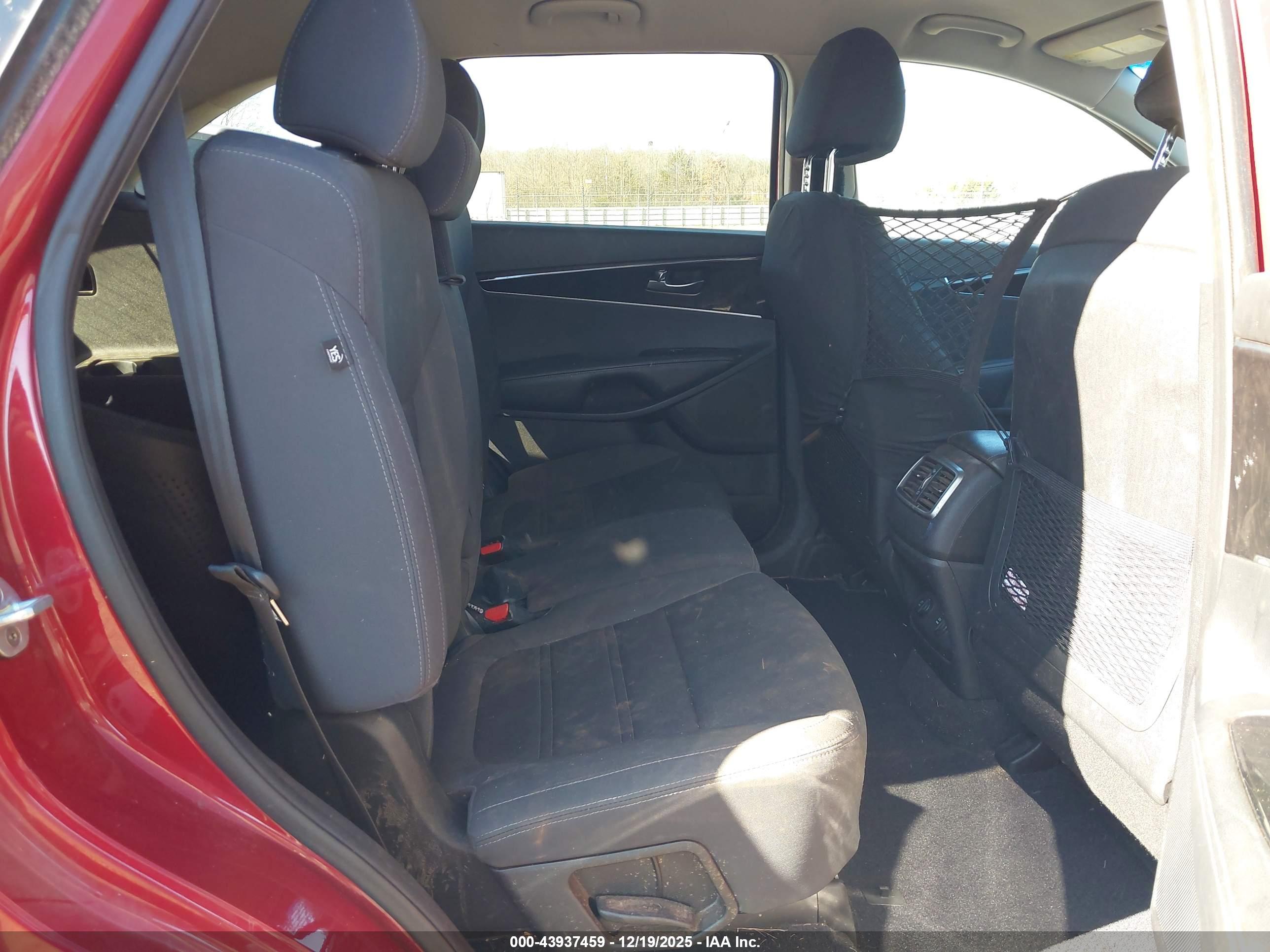 KIA SORENTO image 8
