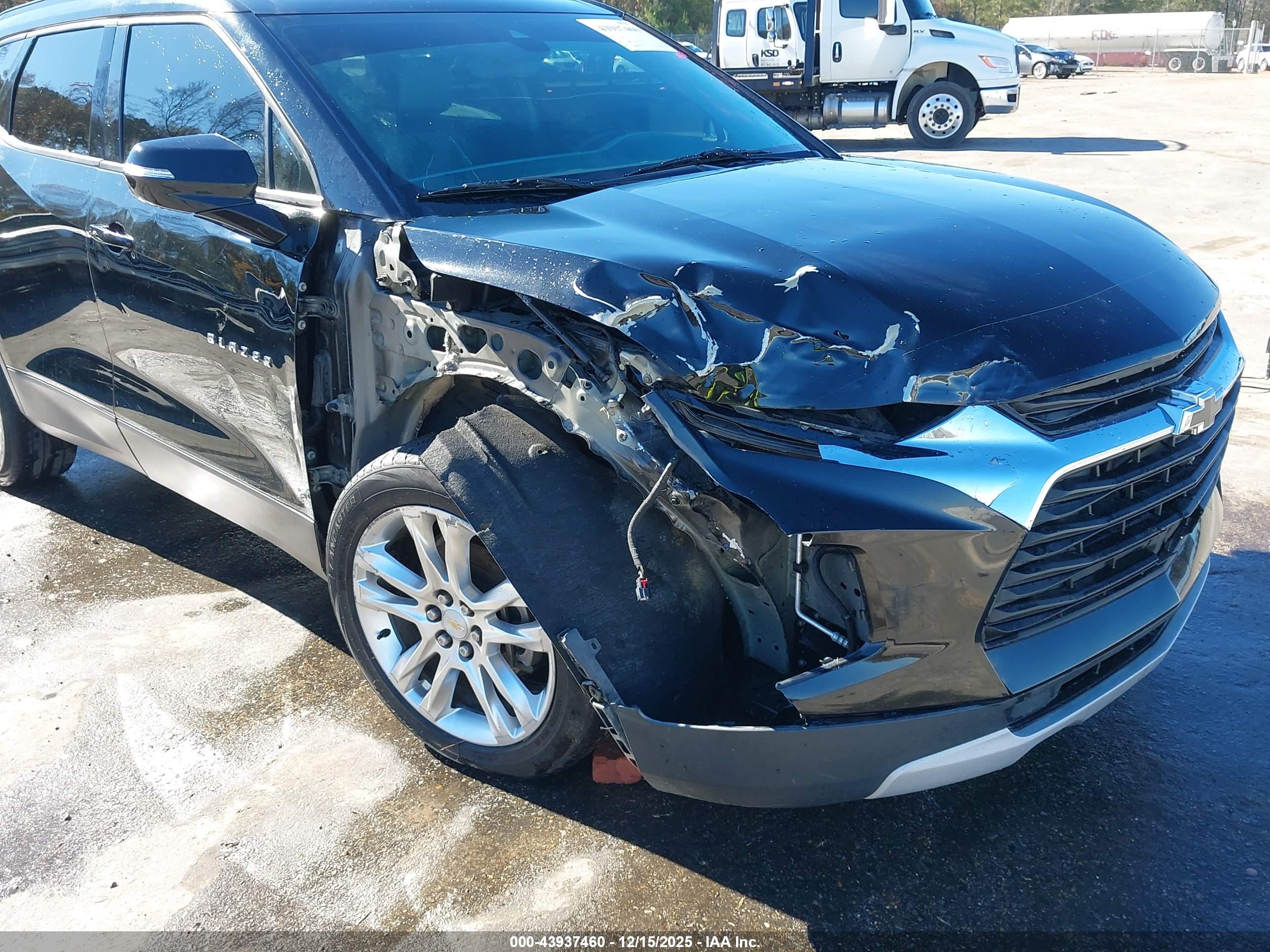 CHEVROLET BLAZER image 6
