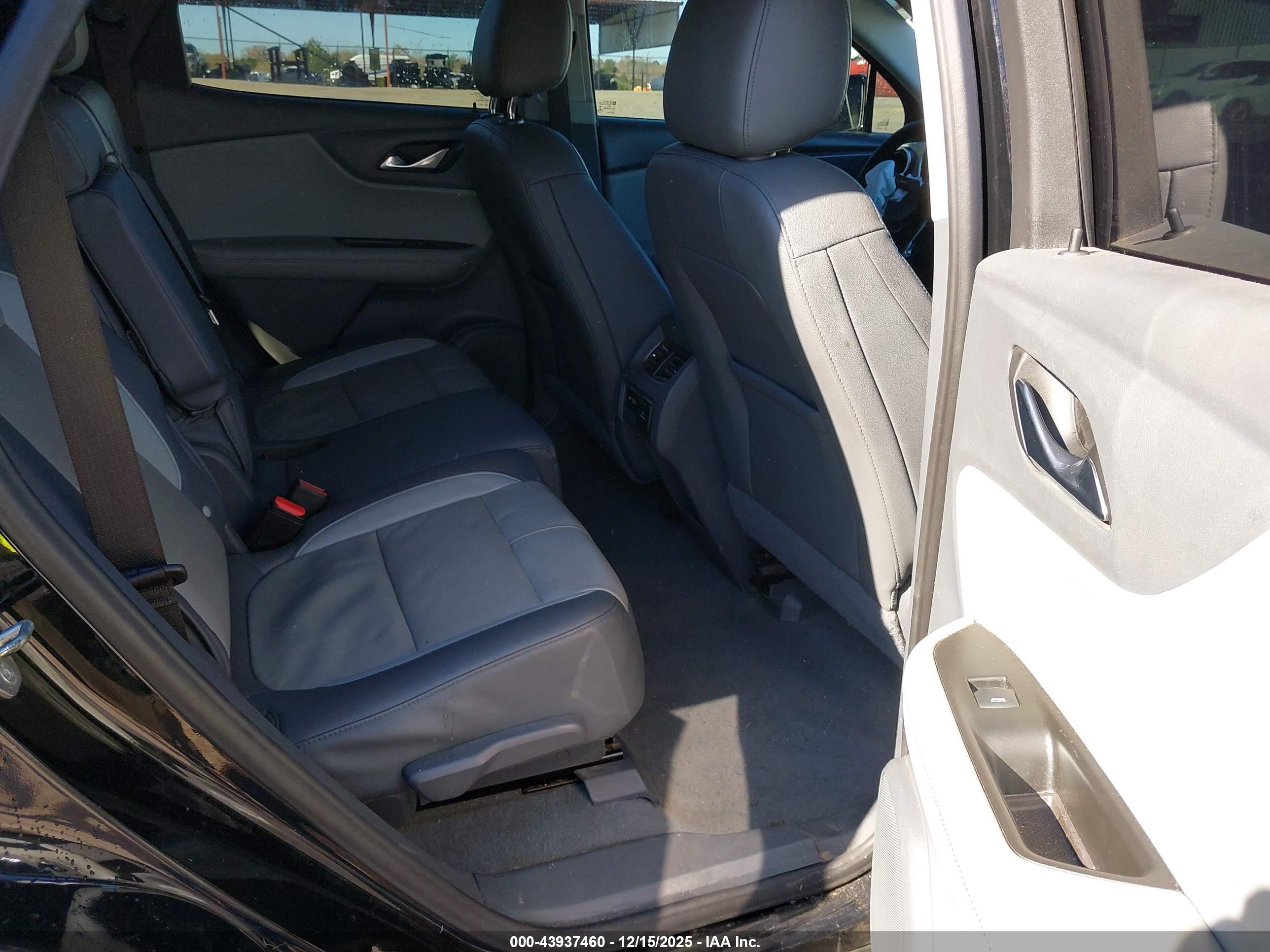 CHEVROLET BLAZER image 8