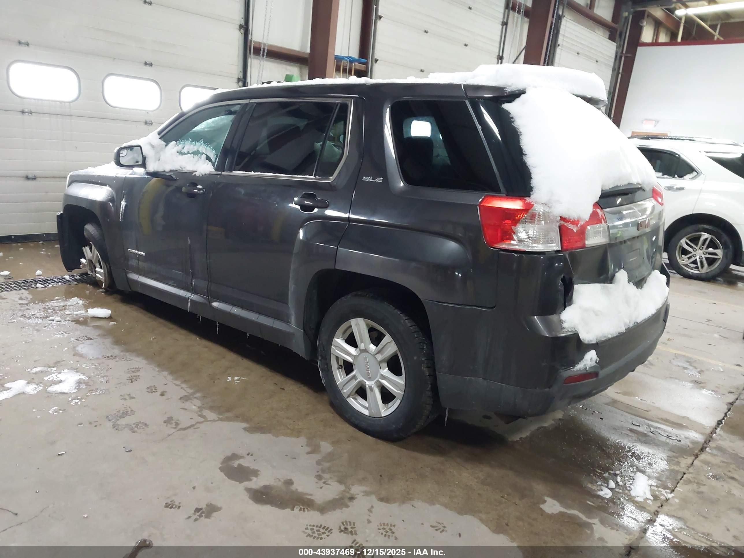 GMC TERRAIN image 3