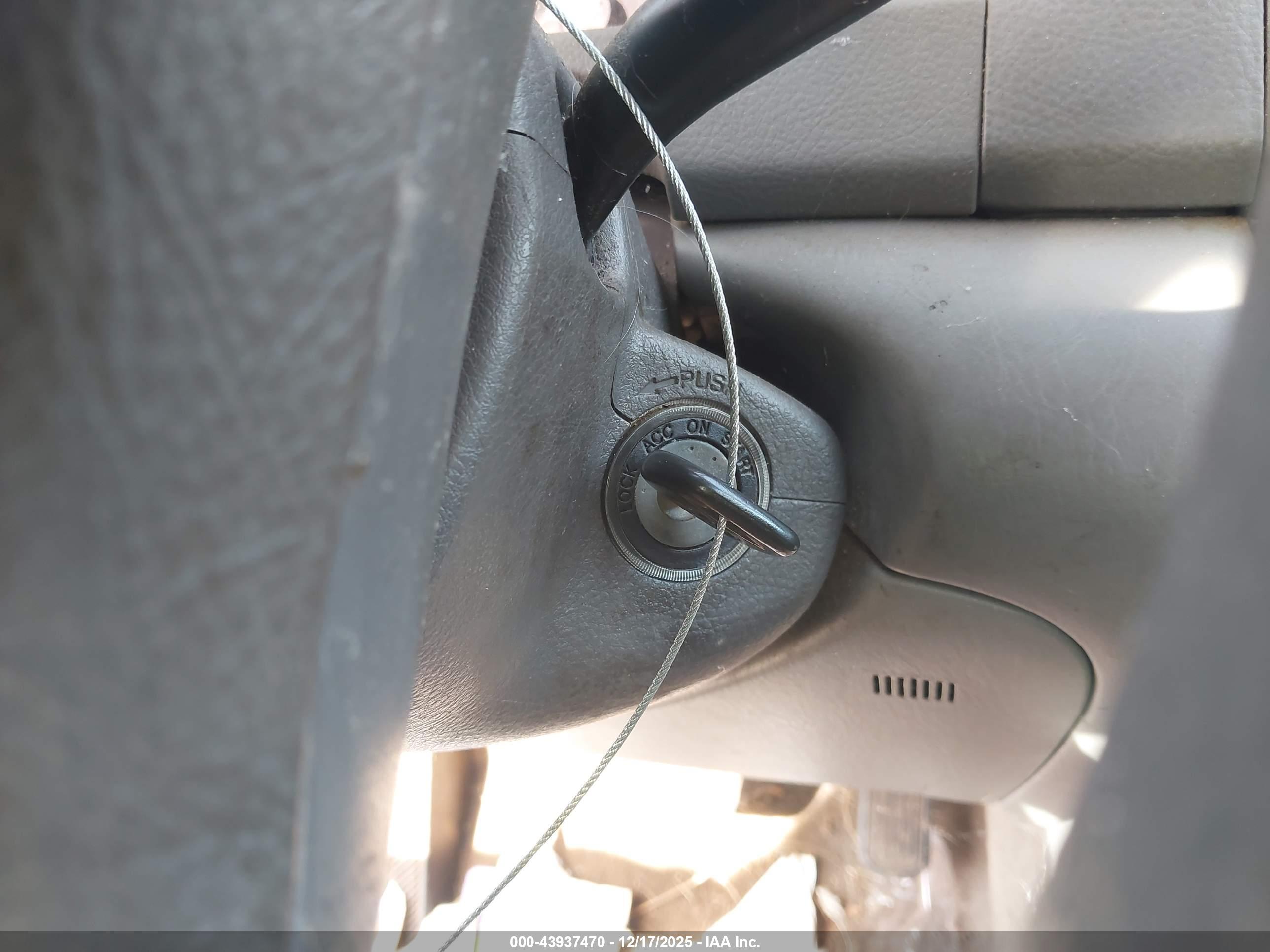TOYOTA CAMRY image 11