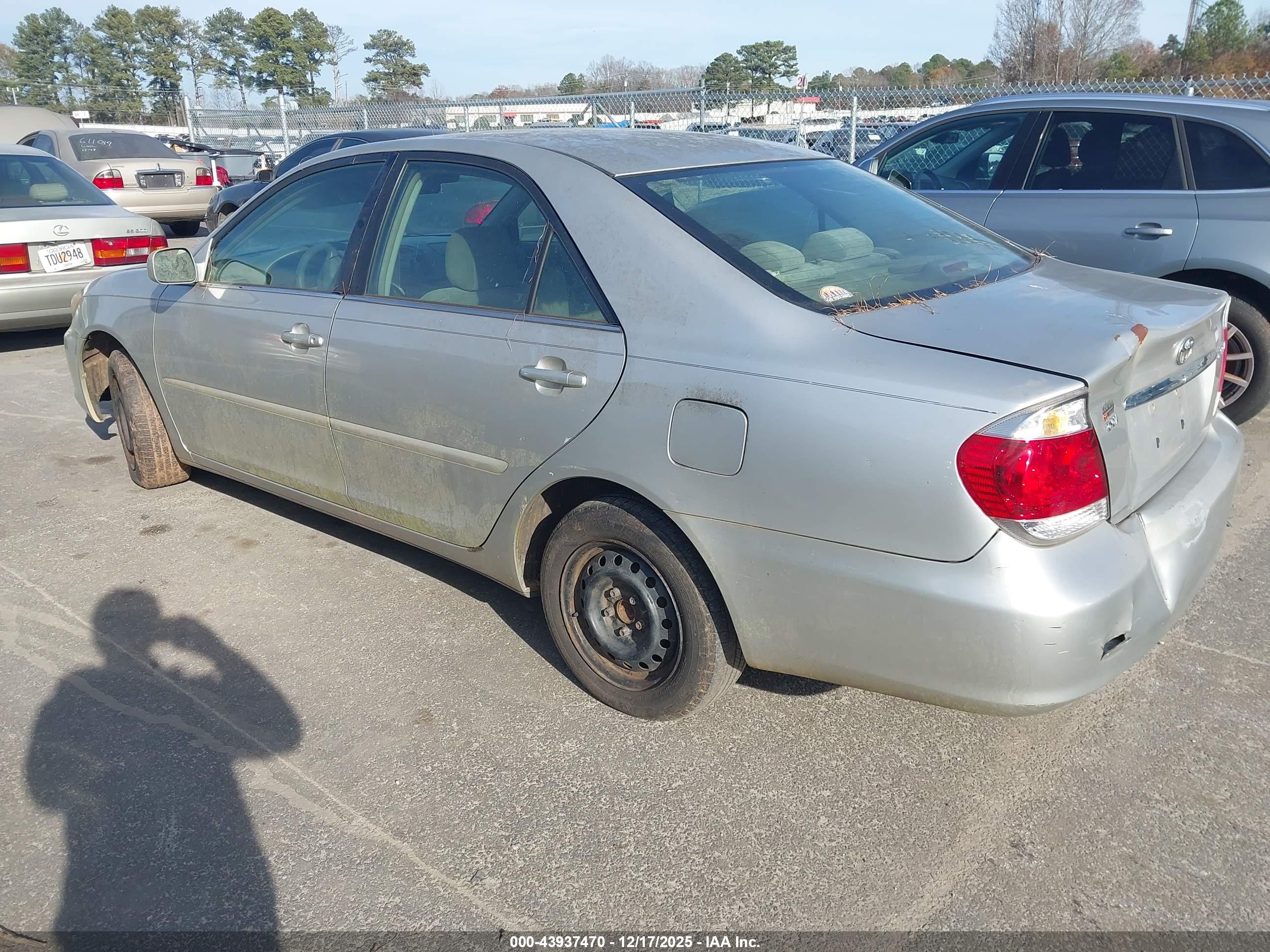 TOYOTA CAMRY image 3