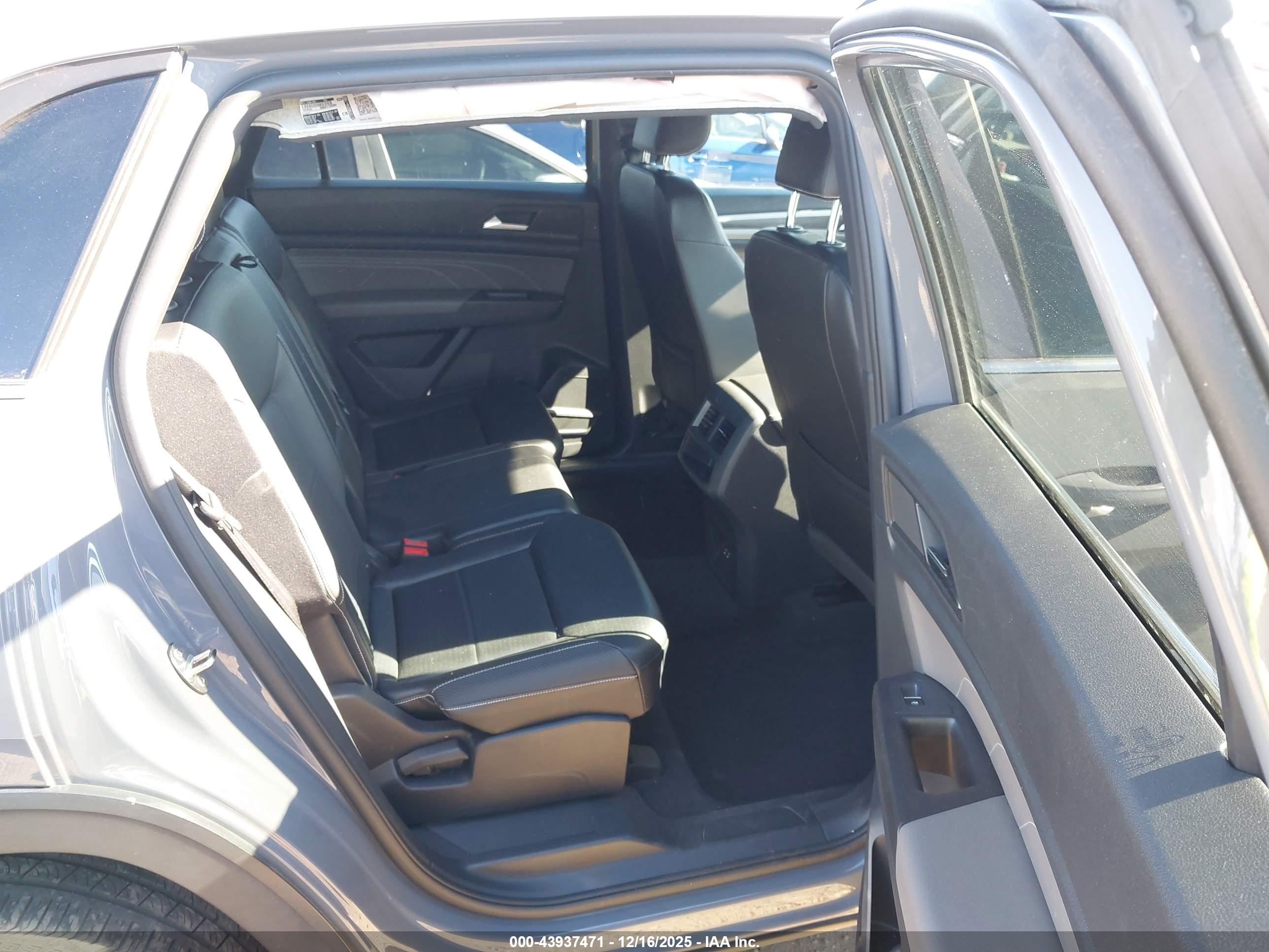 VOLKSWAGEN ATLAS image 8