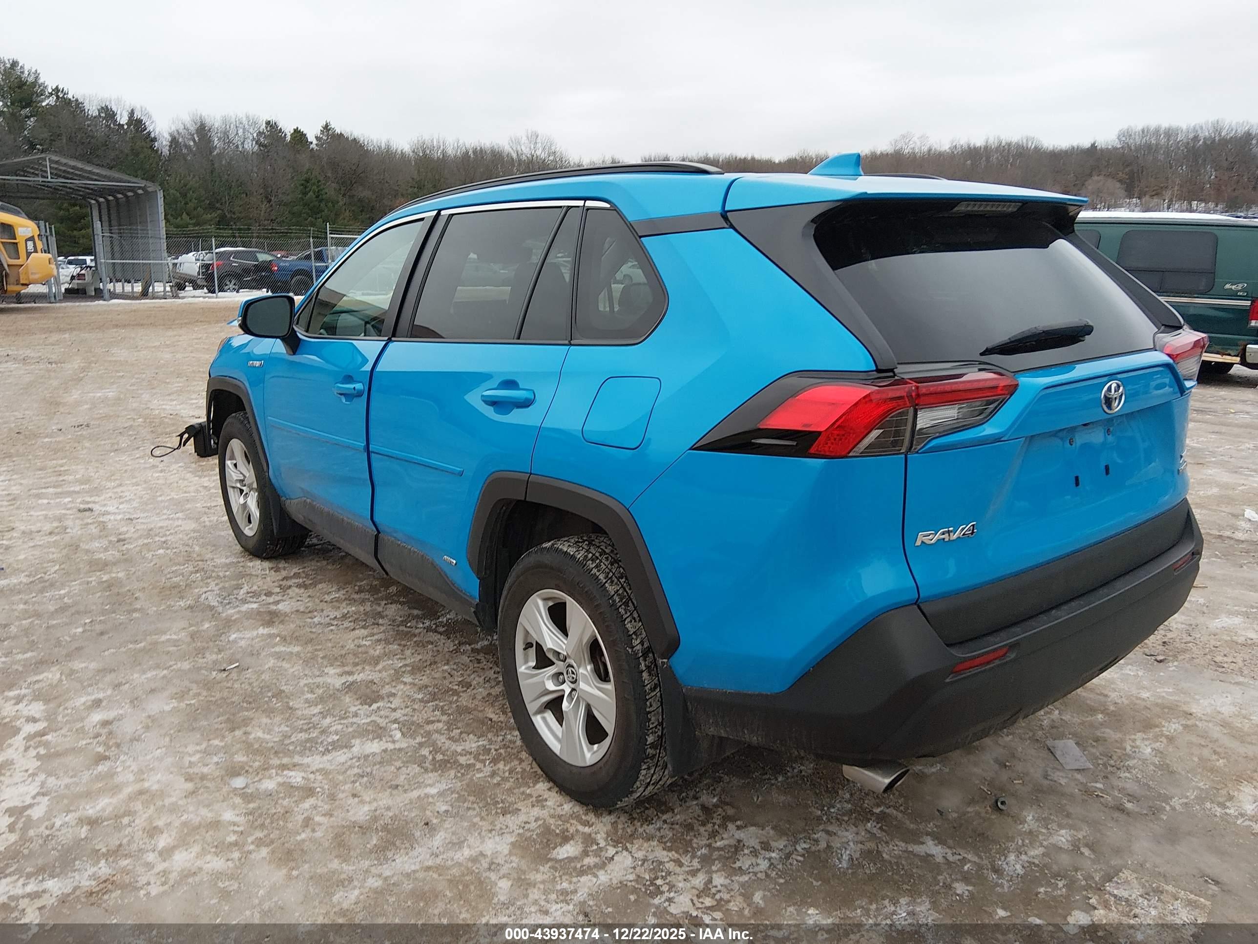 TOYOTA RAV4 image 3