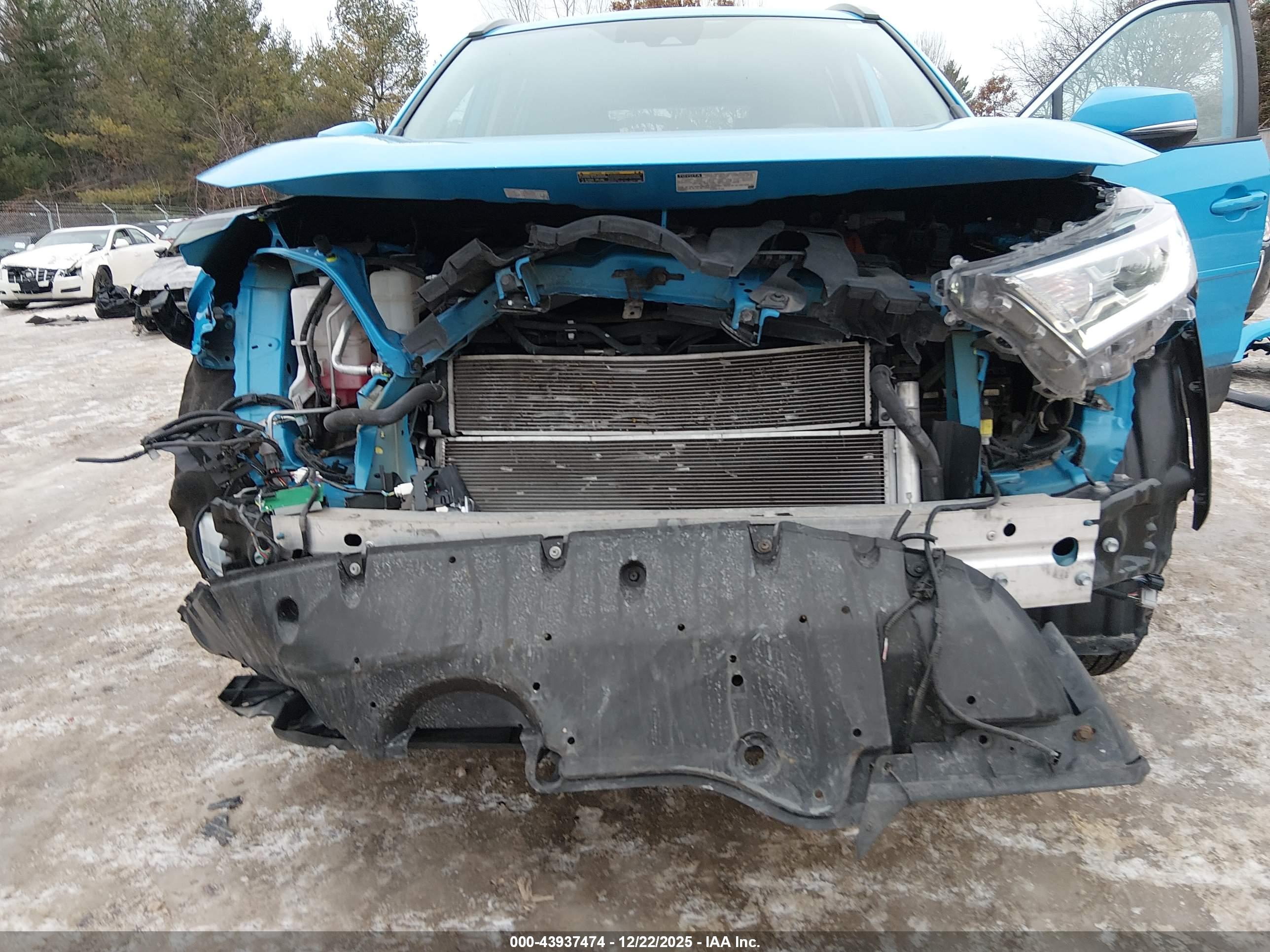 TOYOTA RAV4 image 6