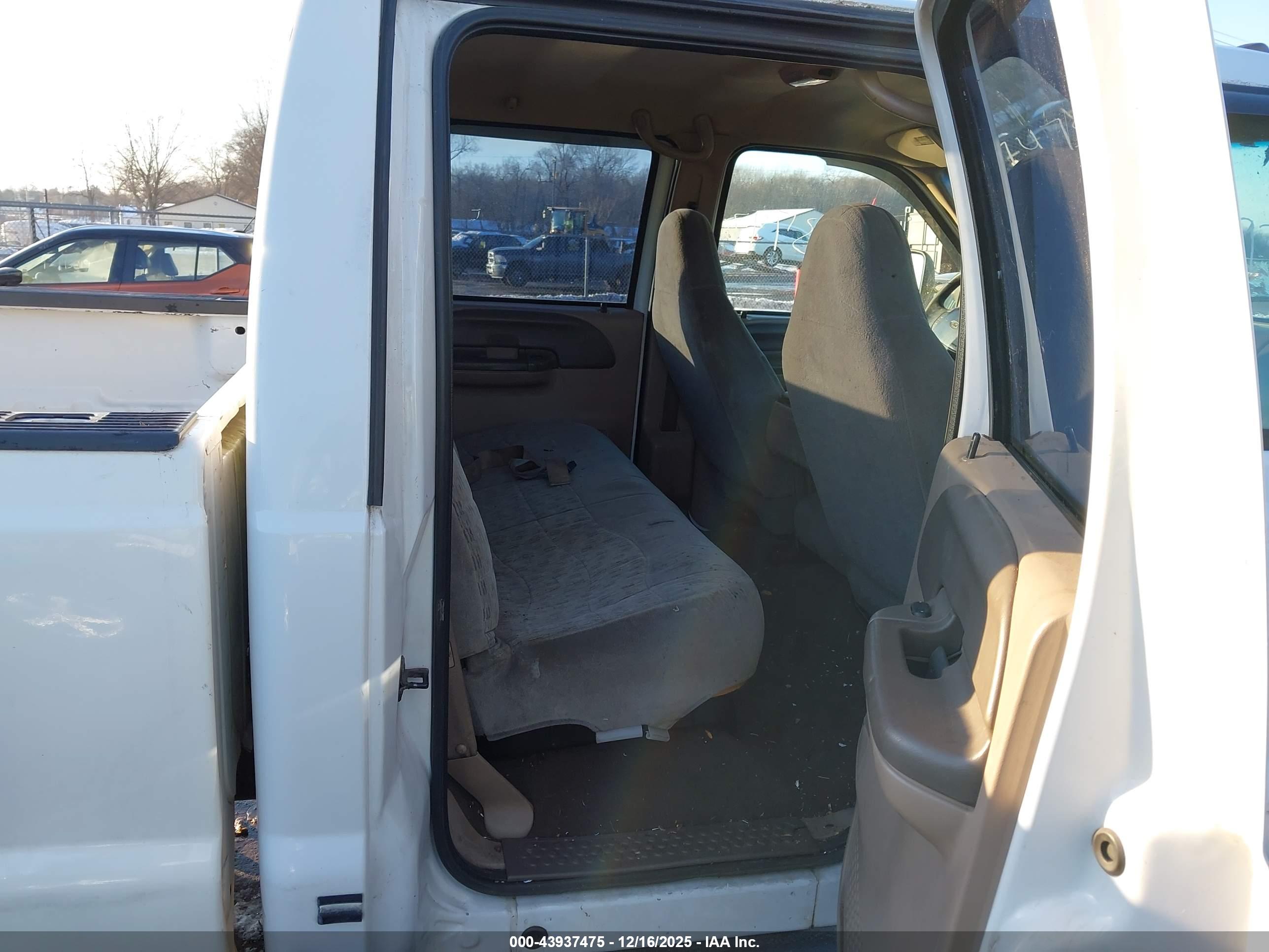 FORD F-350 image 8