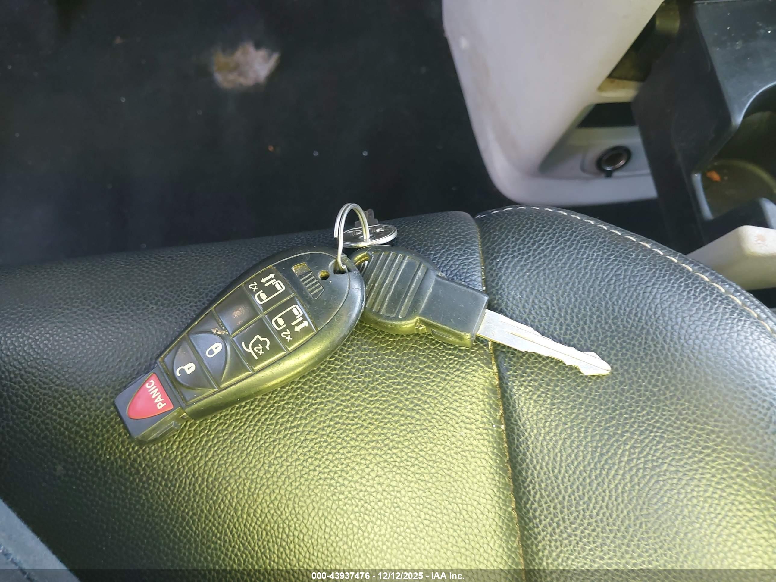 CHRYSLER TOWN image 11