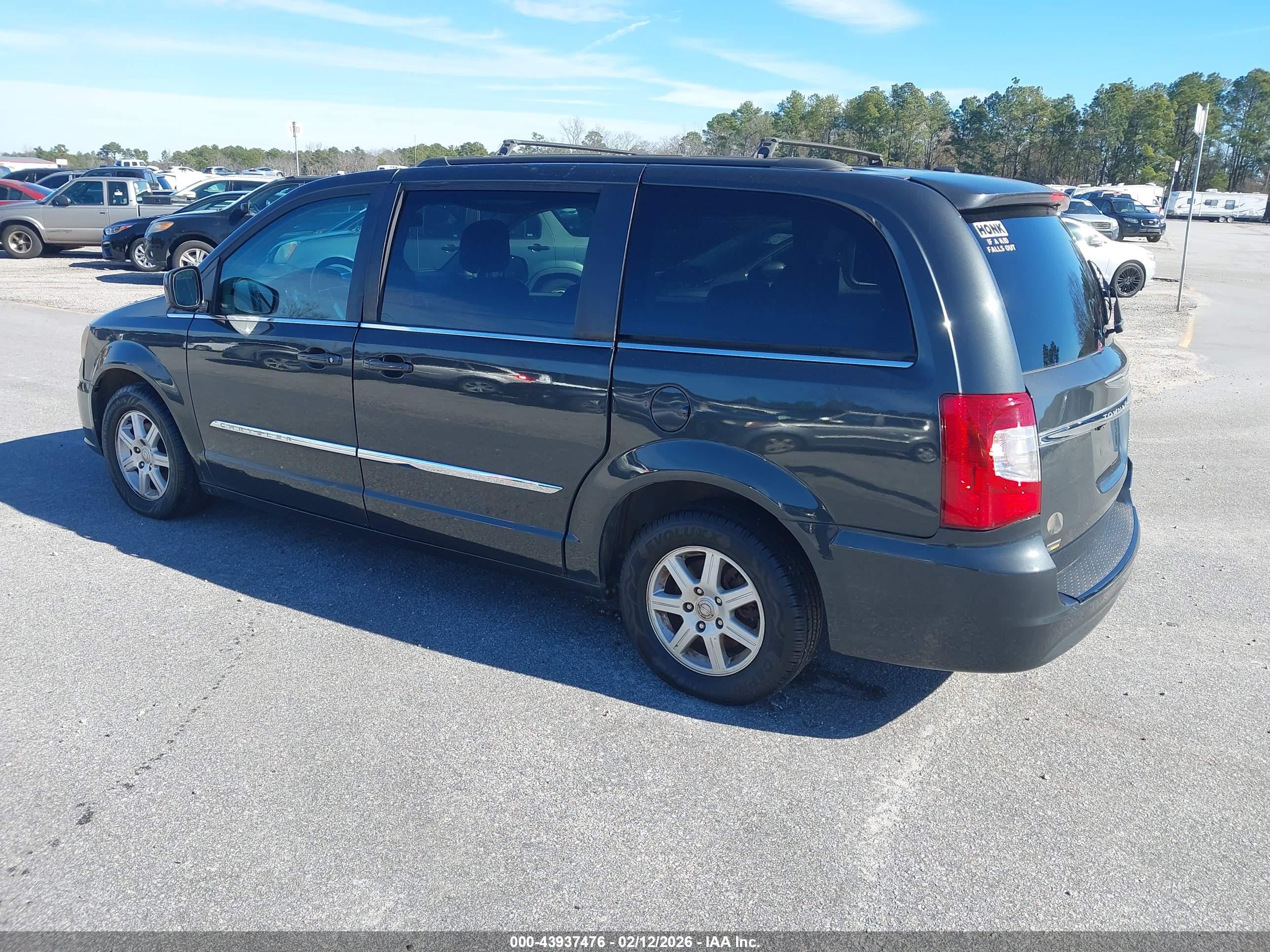 CHRYSLER TOWN image 3