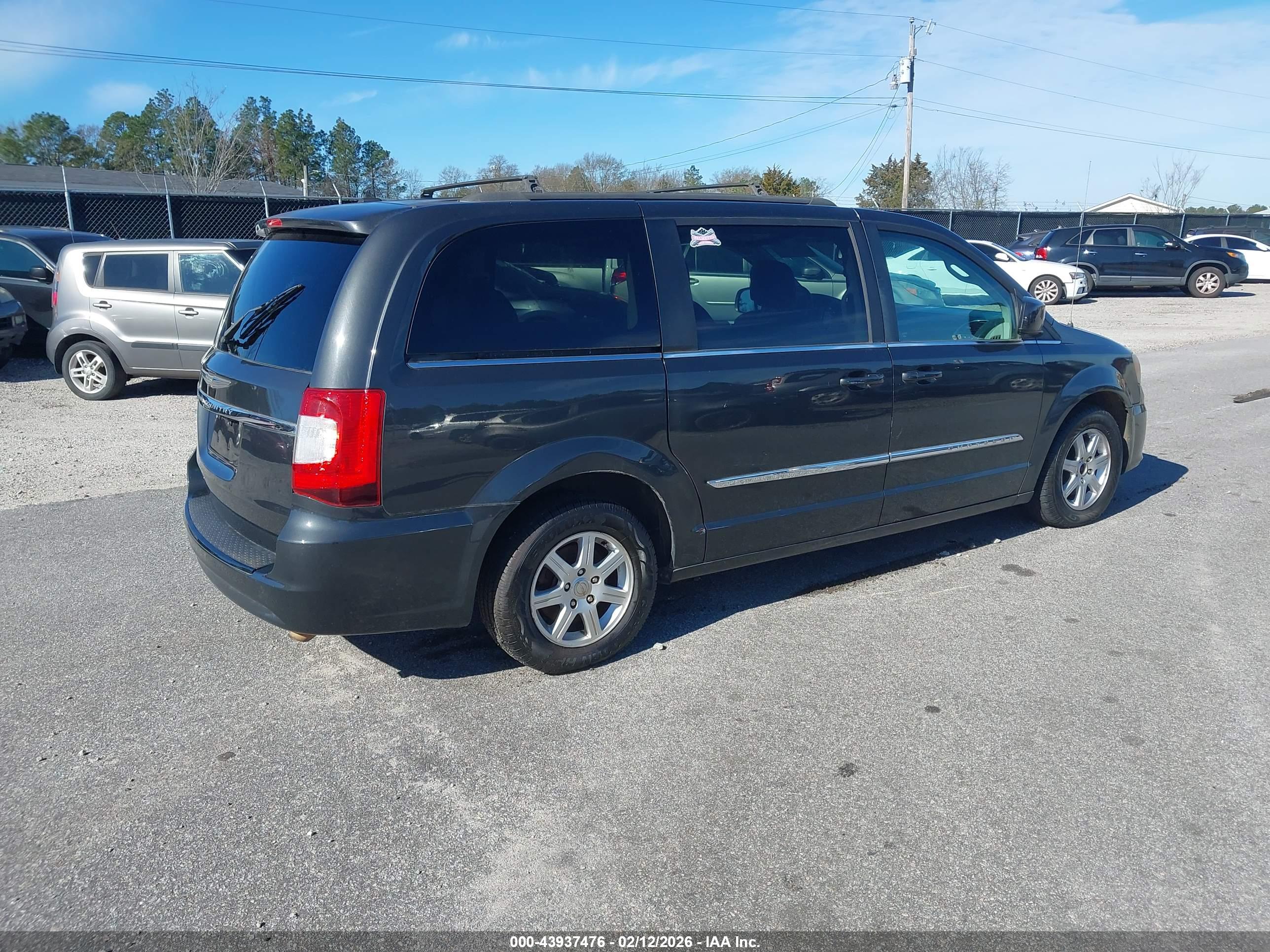 CHRYSLER TOWN image 4