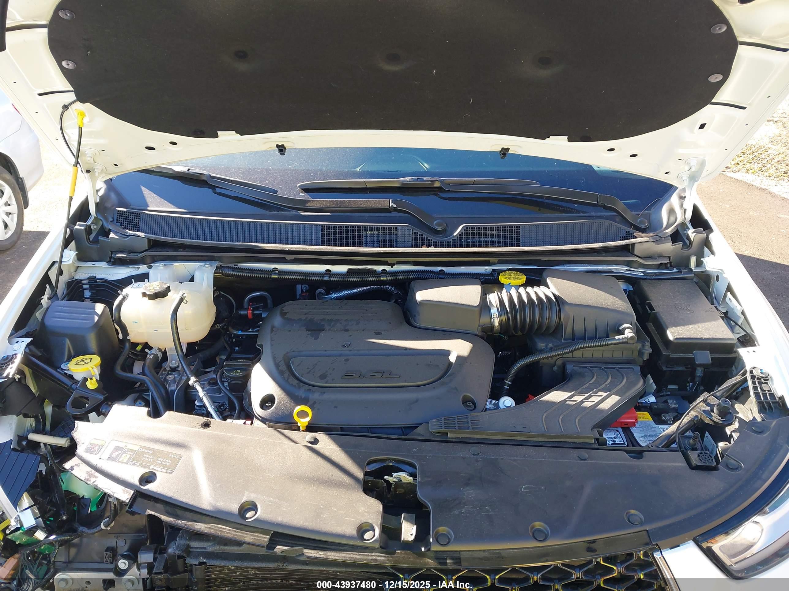 CHRYSLER PACIFICA image 10