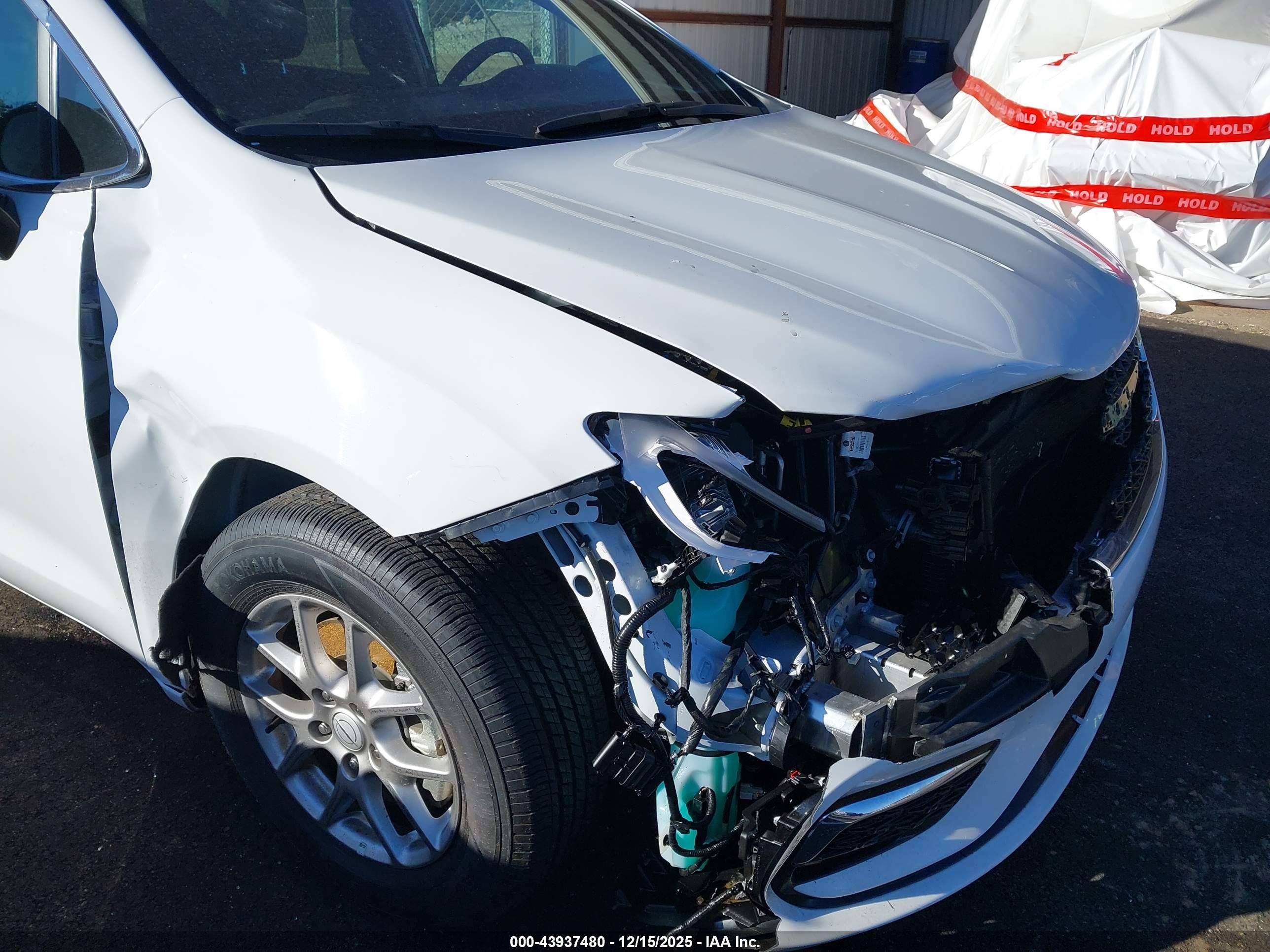 CHRYSLER PACIFICA image 6