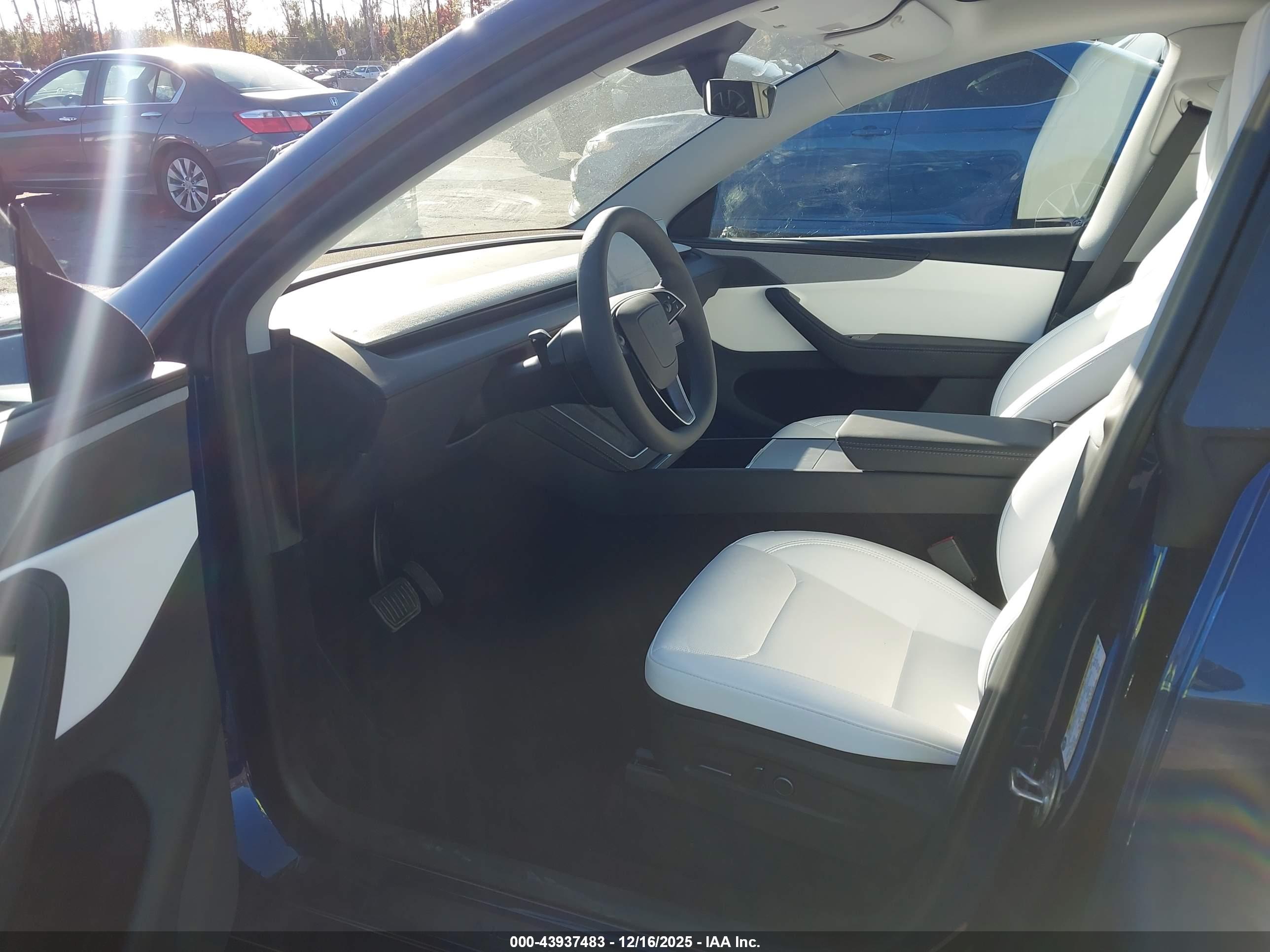 TESLA MODEL image 5