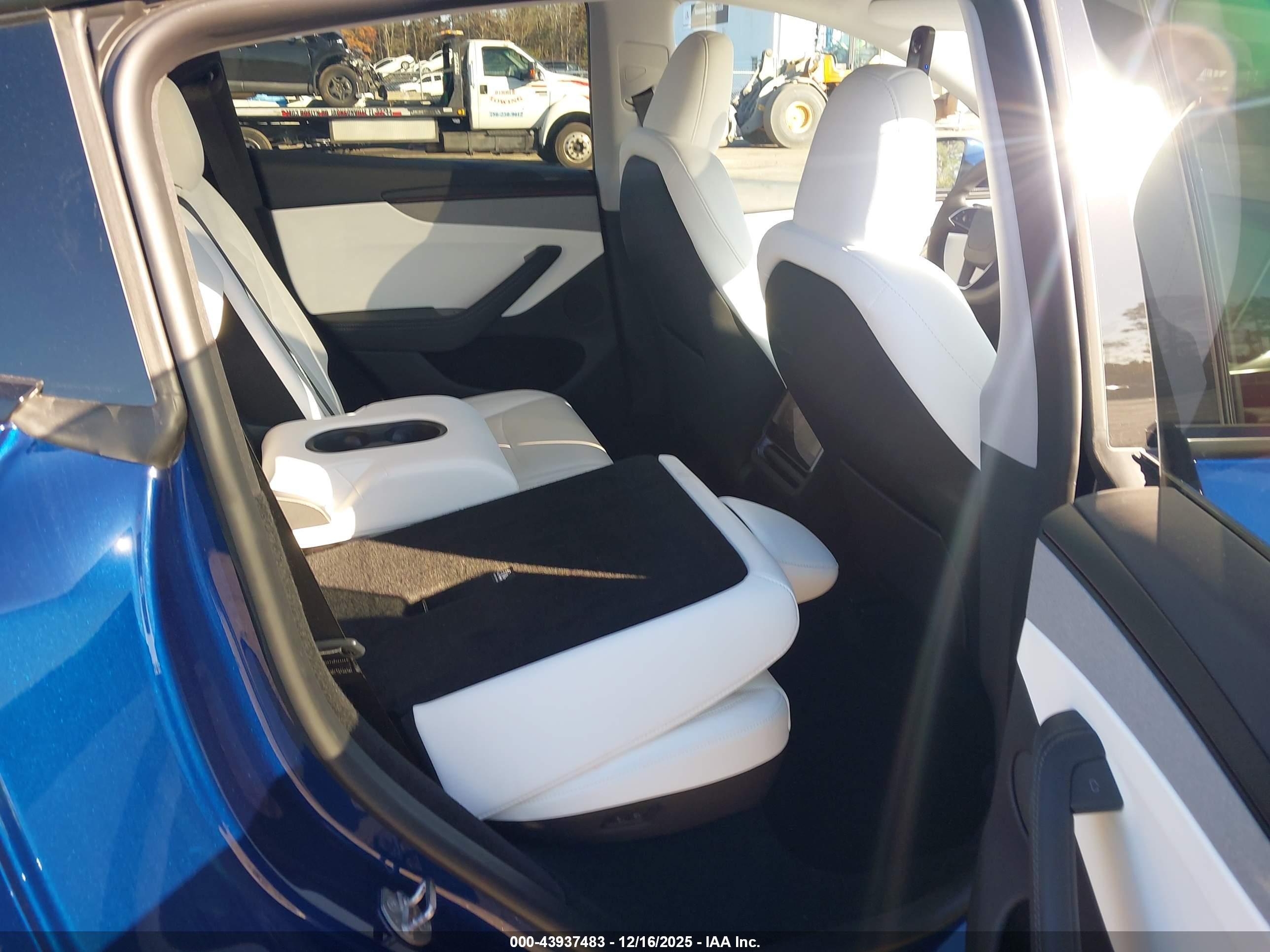 TESLA MODEL image 8
