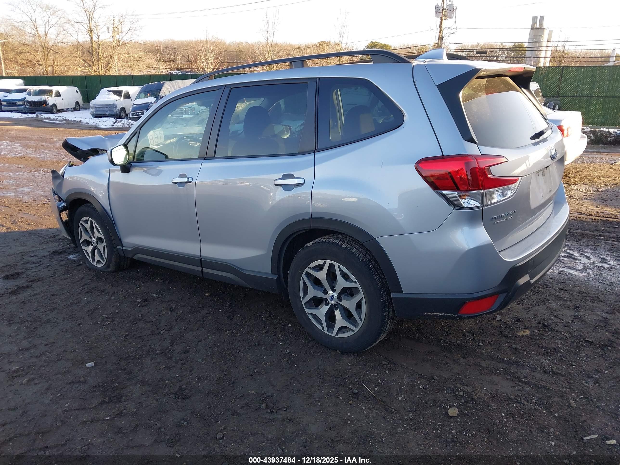 SUBARU FORESTER image 3