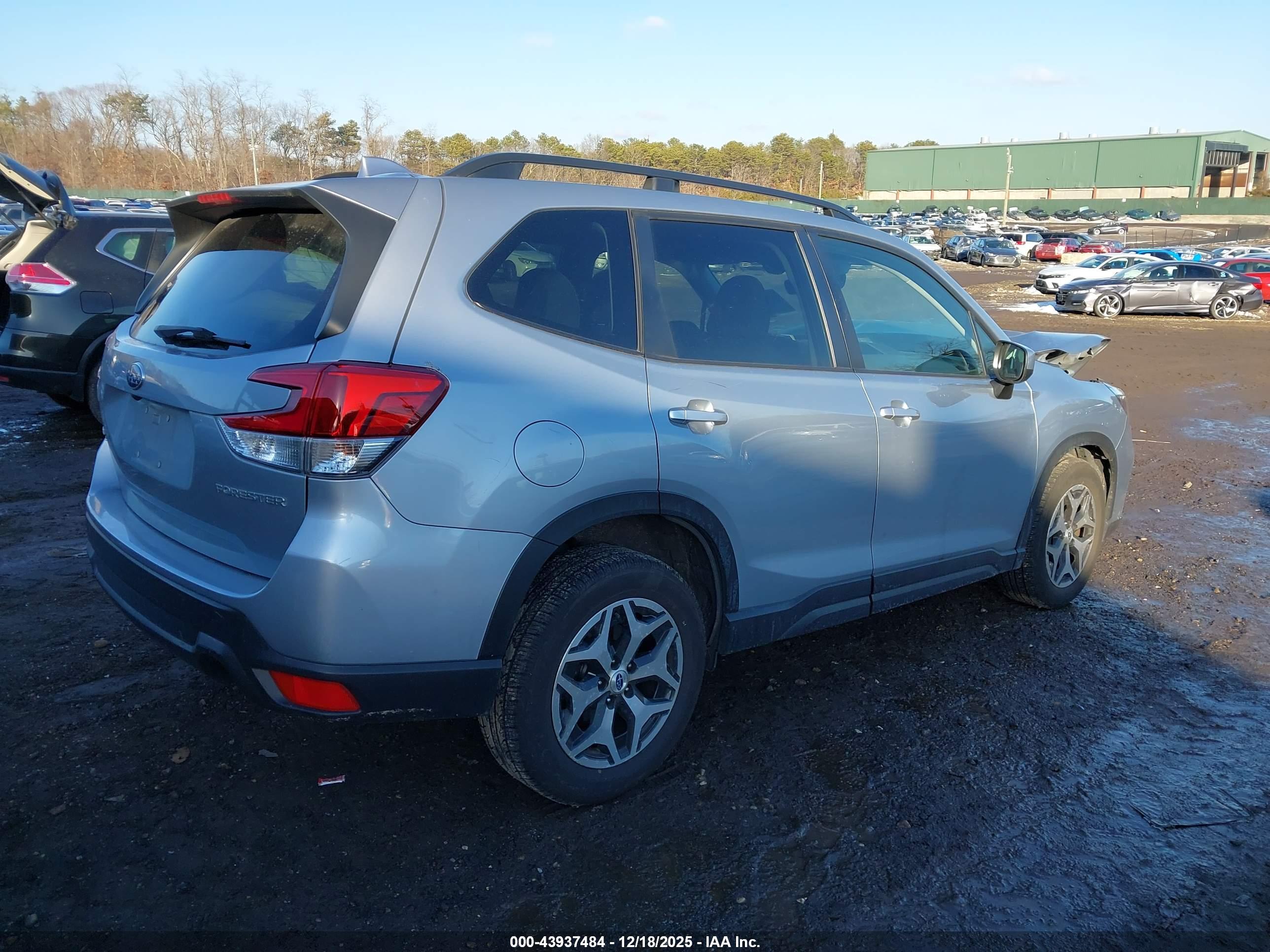 SUBARU FORESTER image 4