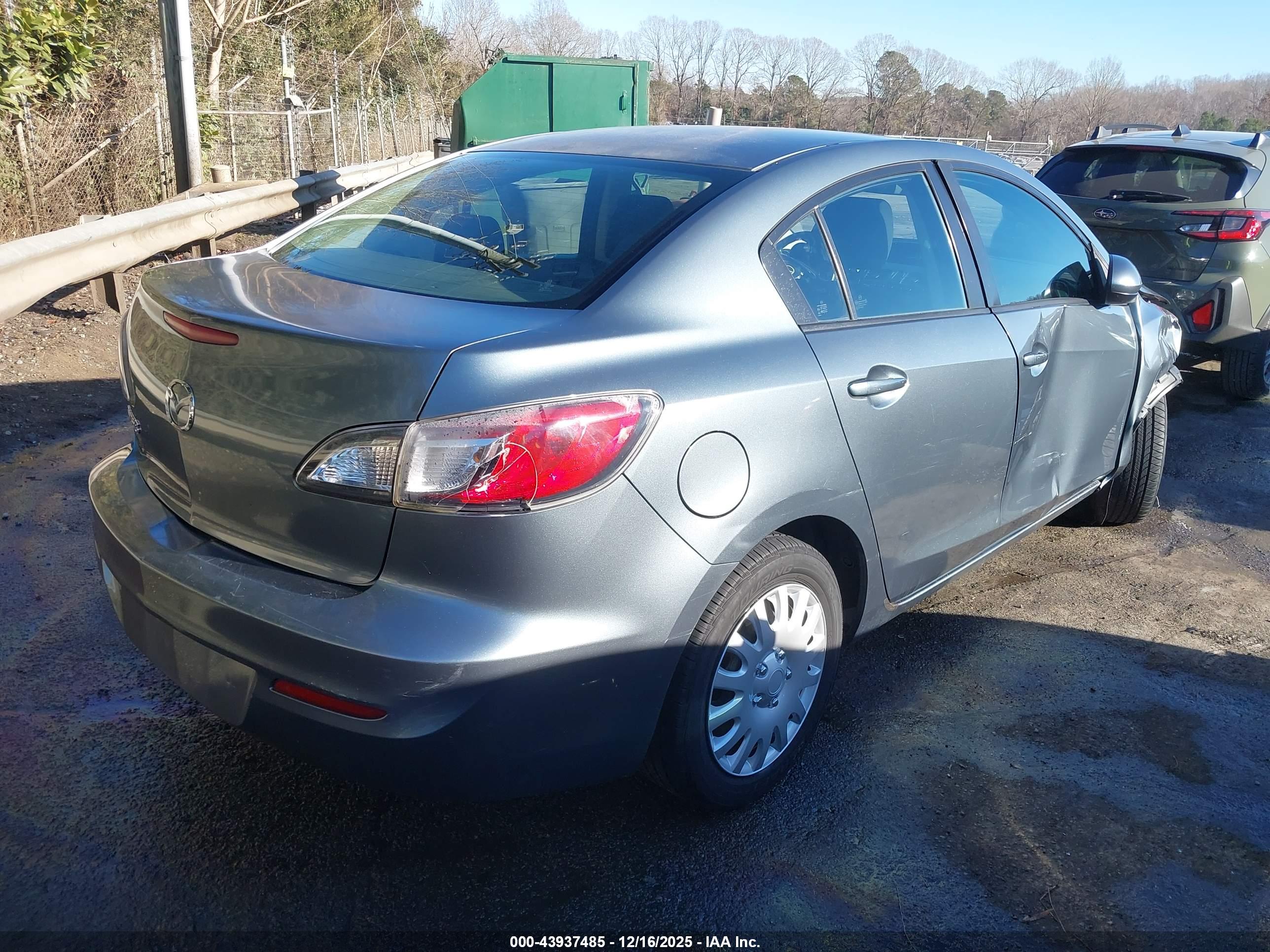 MAZDA MAZDA3 image 4