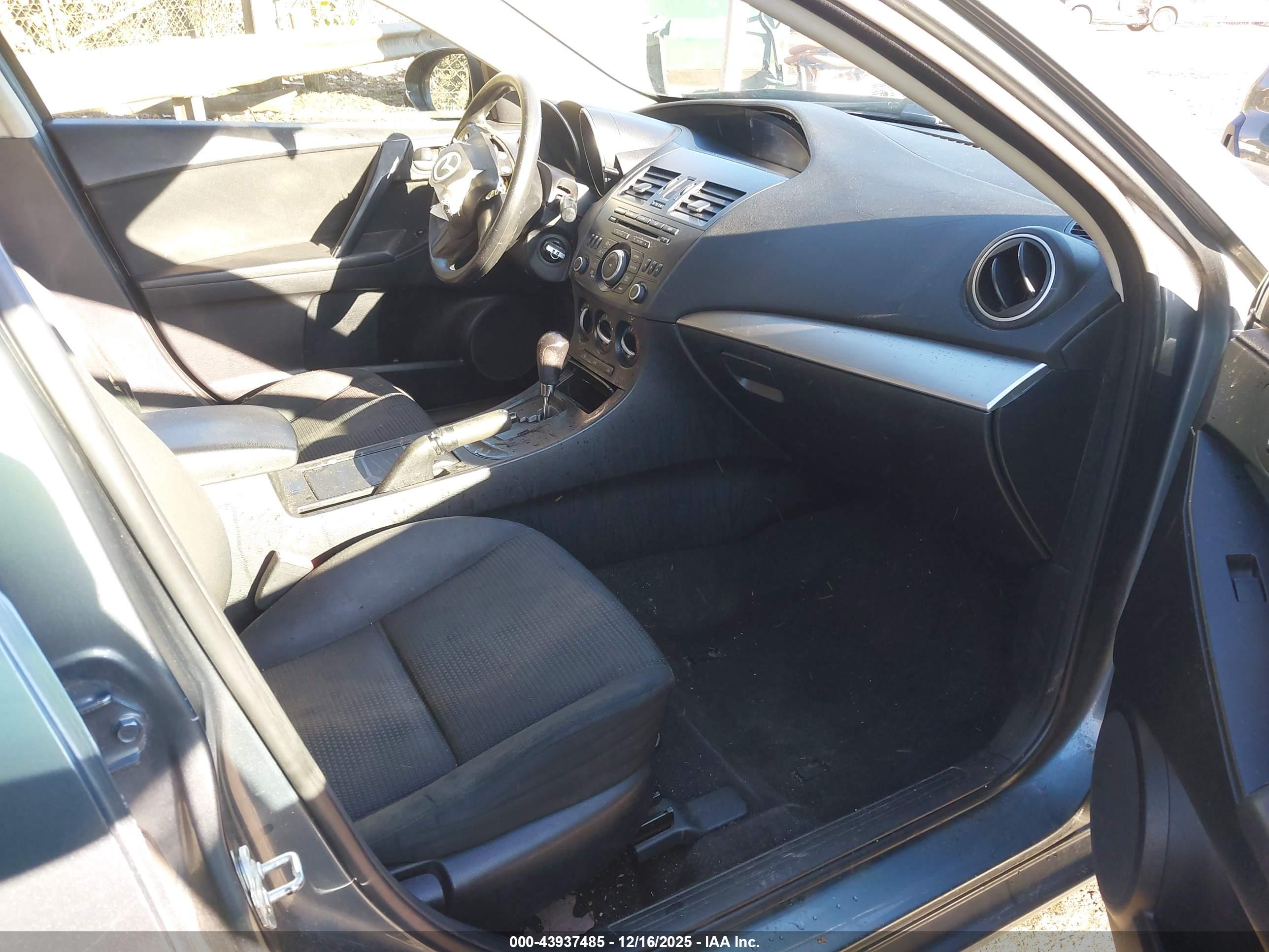 MAZDA MAZDA3 image 5