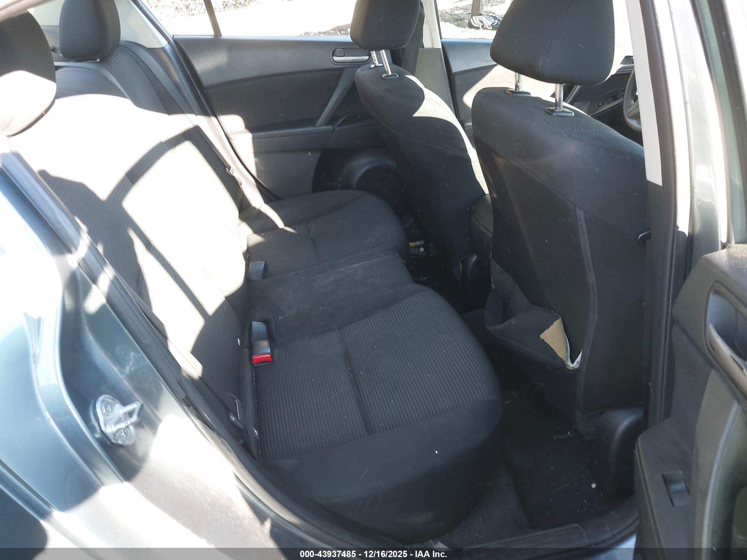 MAZDA MAZDA3 image 8
