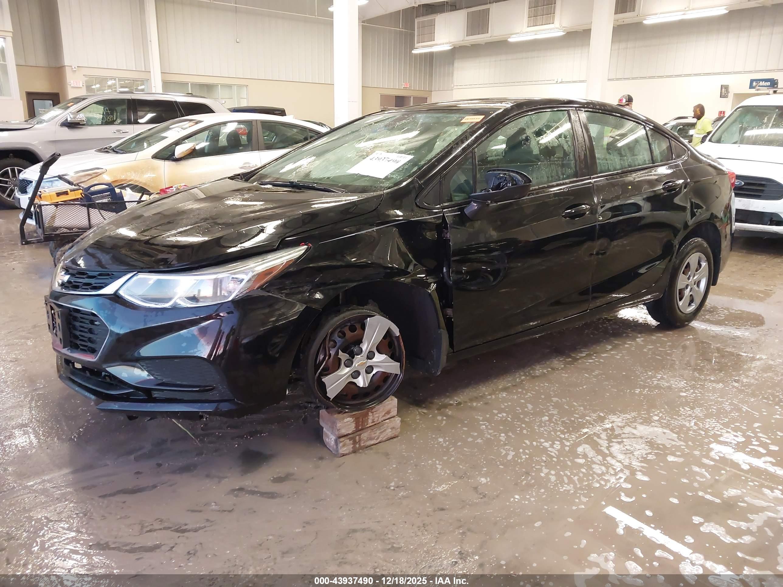 CHEVROLET CRUZE image 2