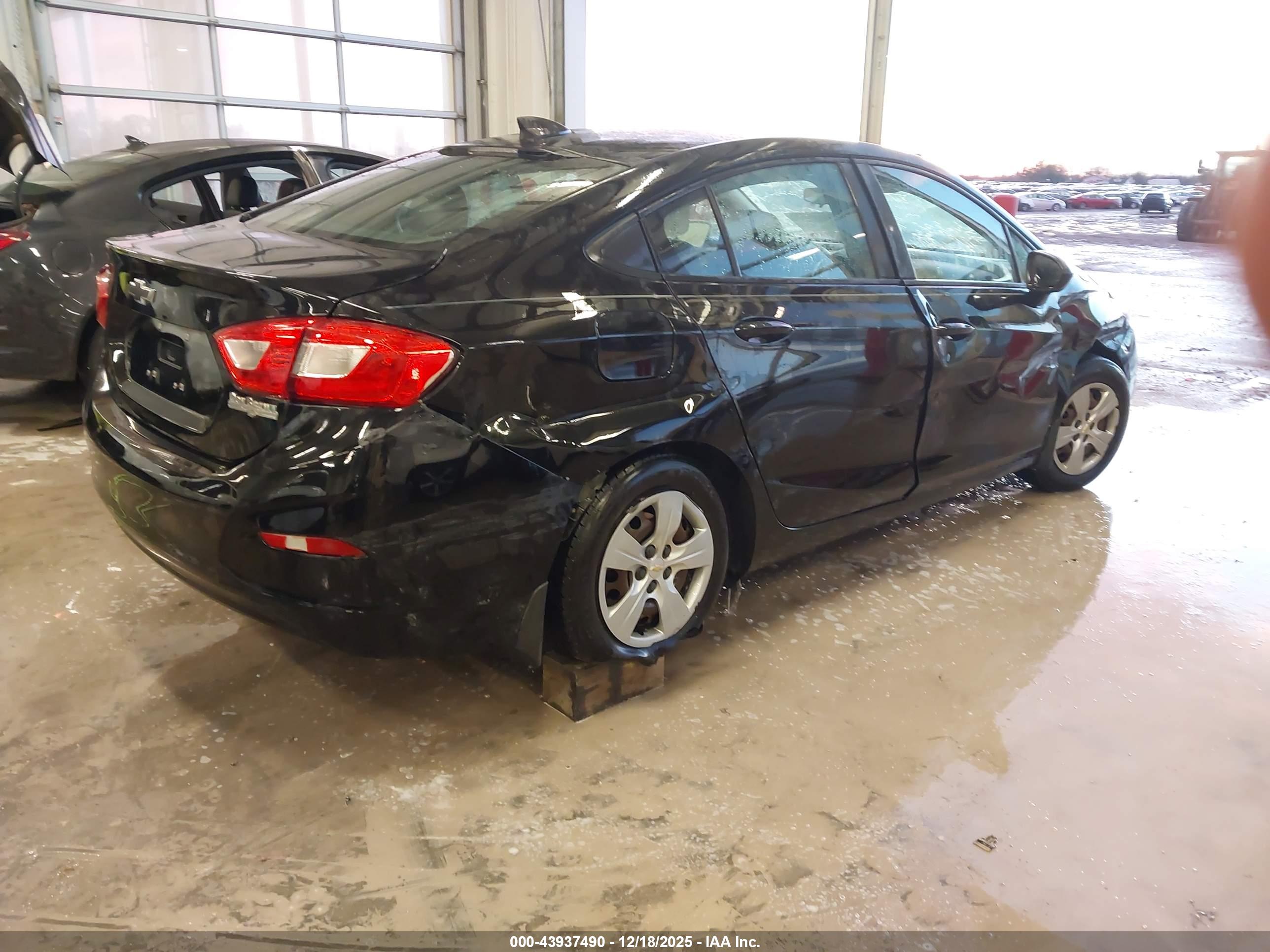 CHEVROLET CRUZE image 4