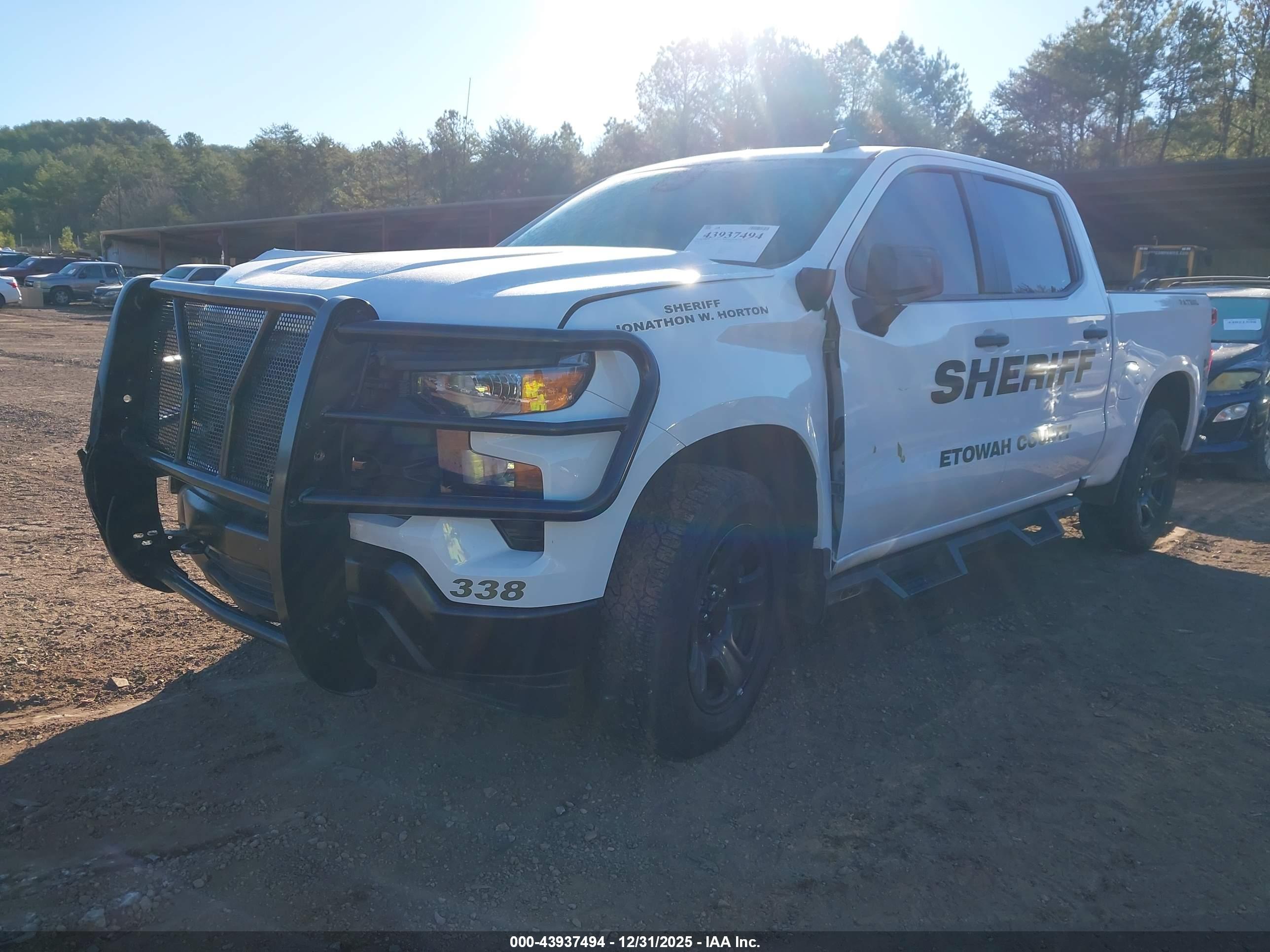 CHEVROLET SILVERADO image 2