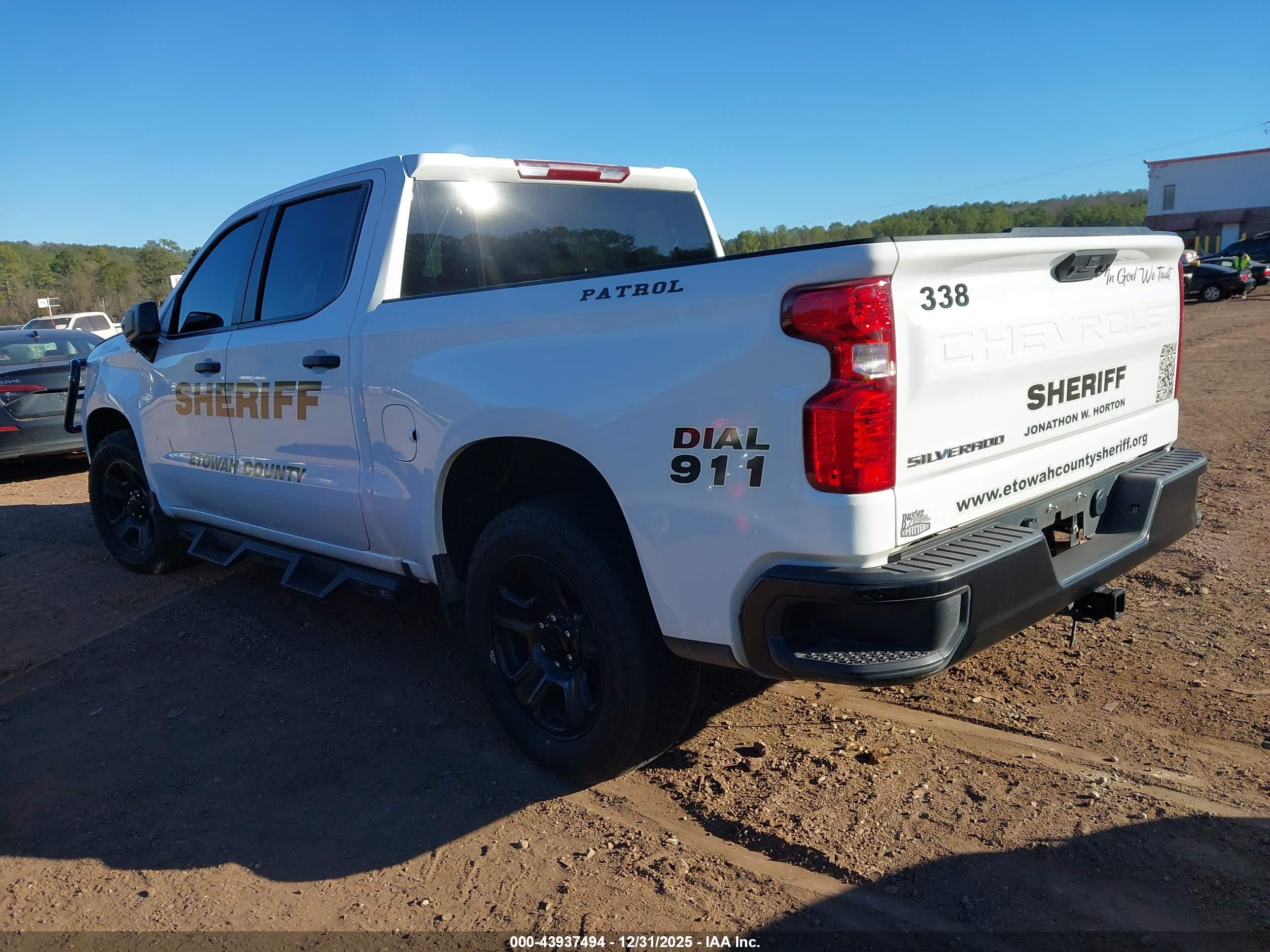 CHEVROLET SILVERADO image 3