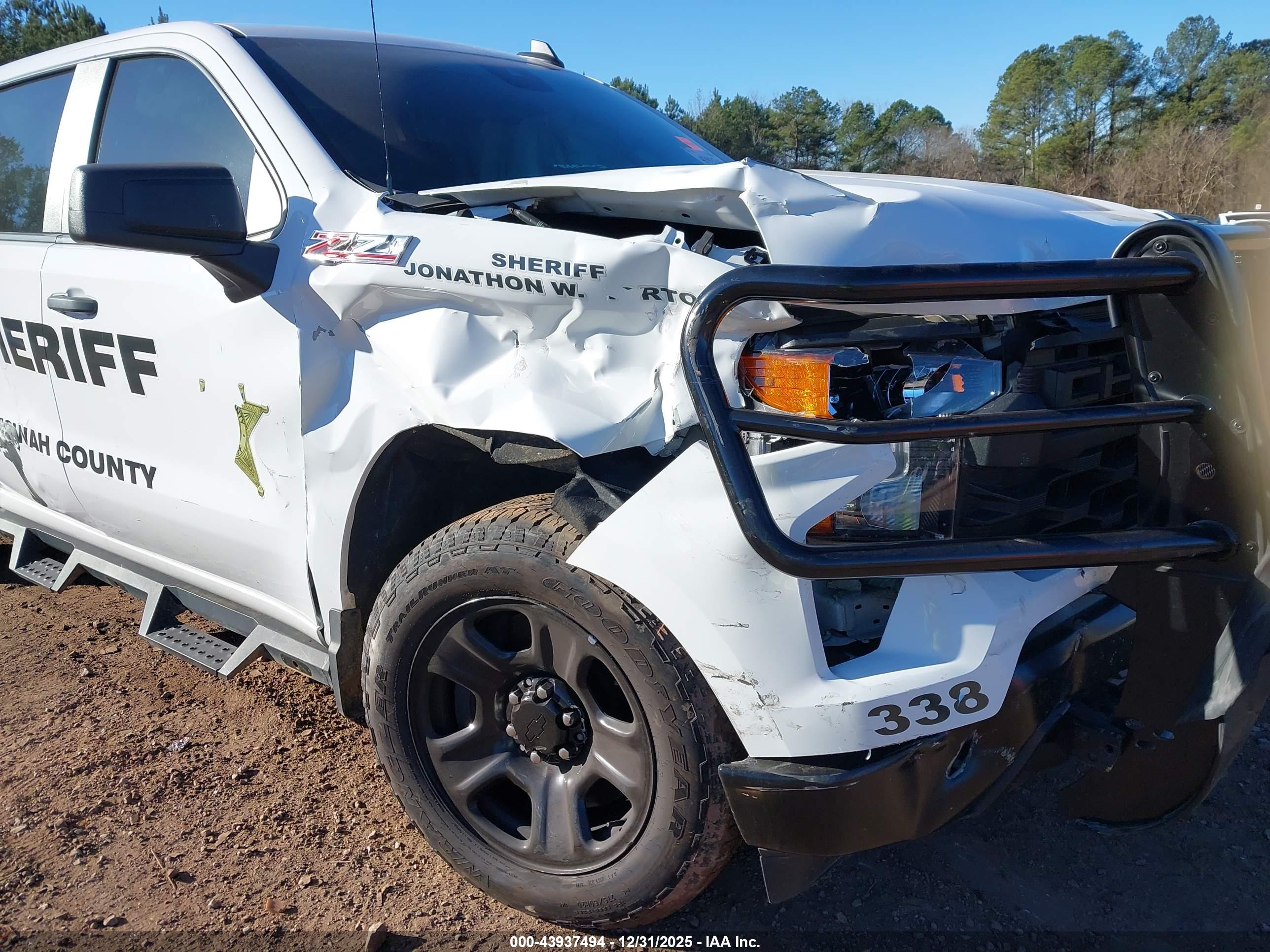 CHEVROLET SILVERADO image 6