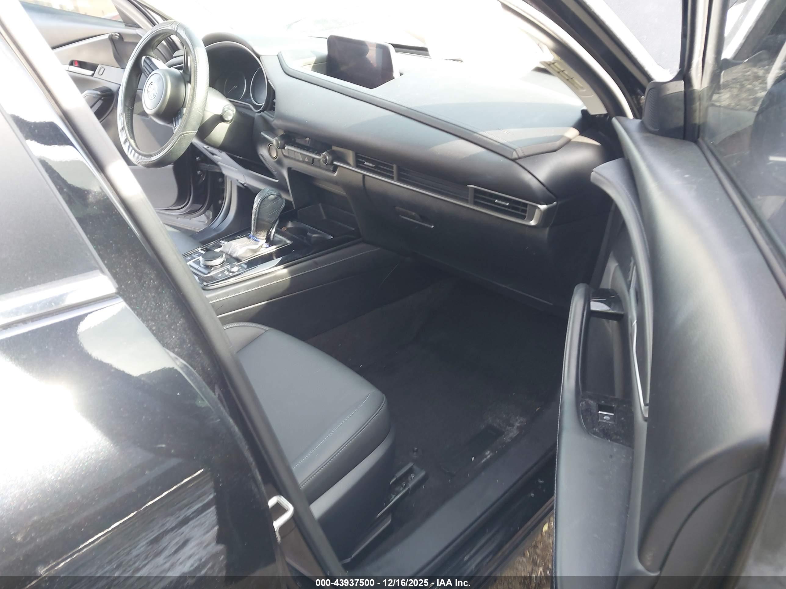 MAZDA CX-30 image 5