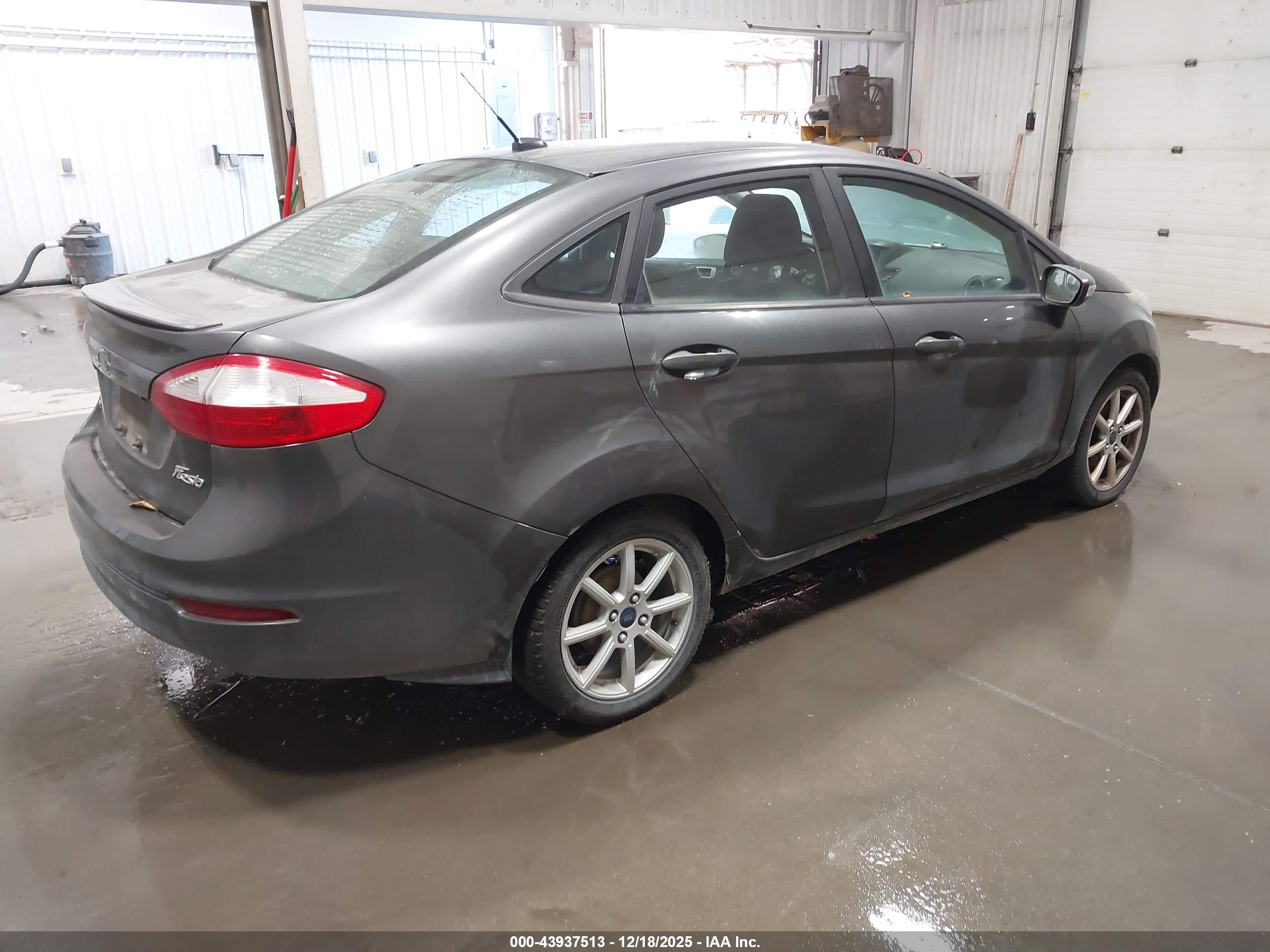 FORD FIESTA image 4