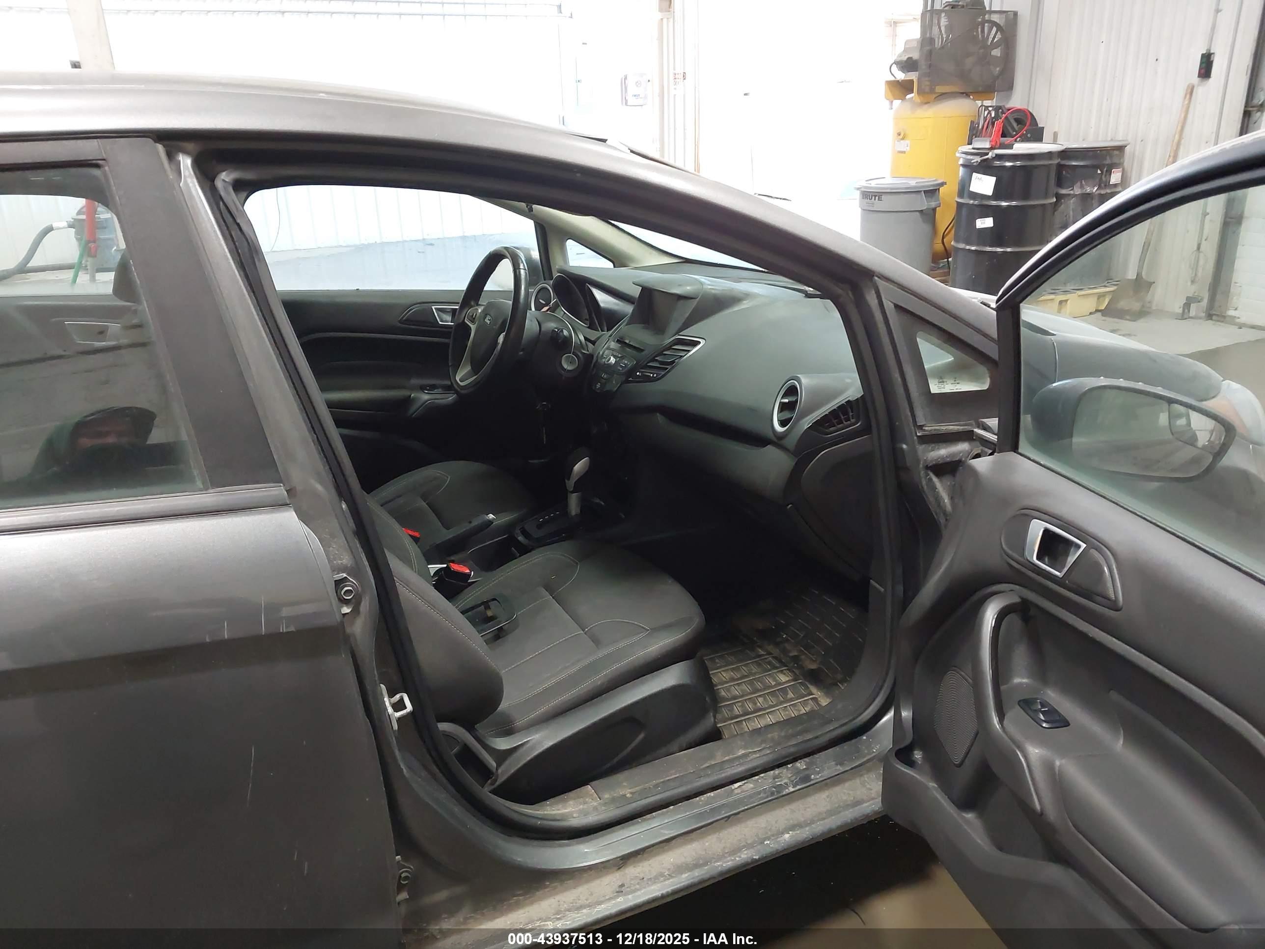 FORD FIESTA image 5