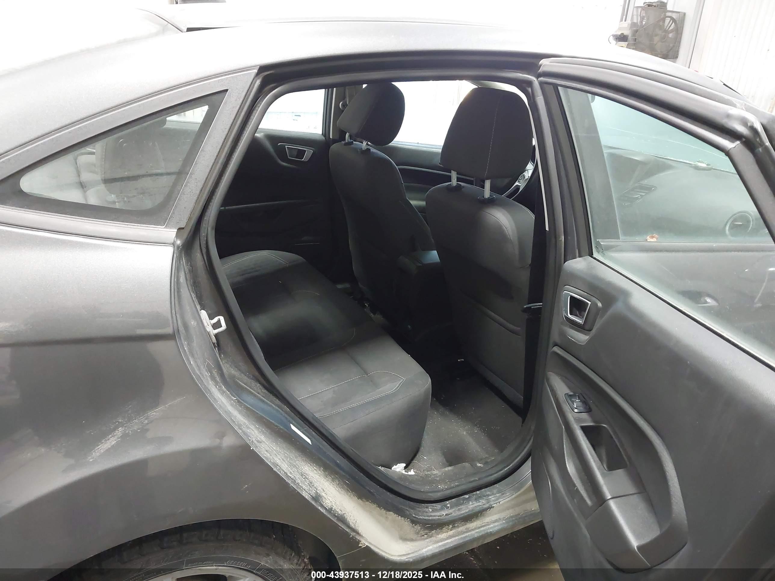 FORD FIESTA image 8