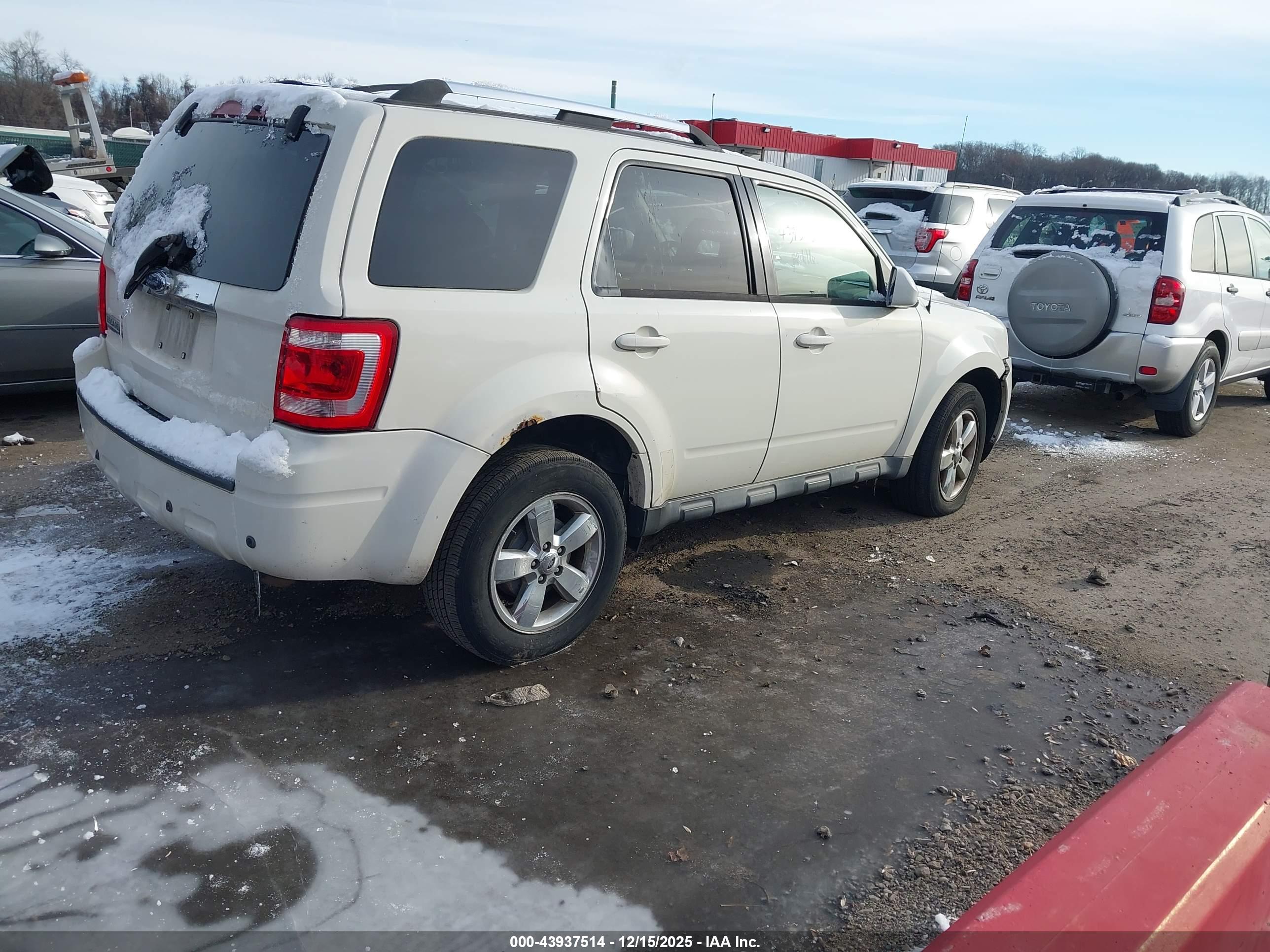 FORD ESCAPE image 4