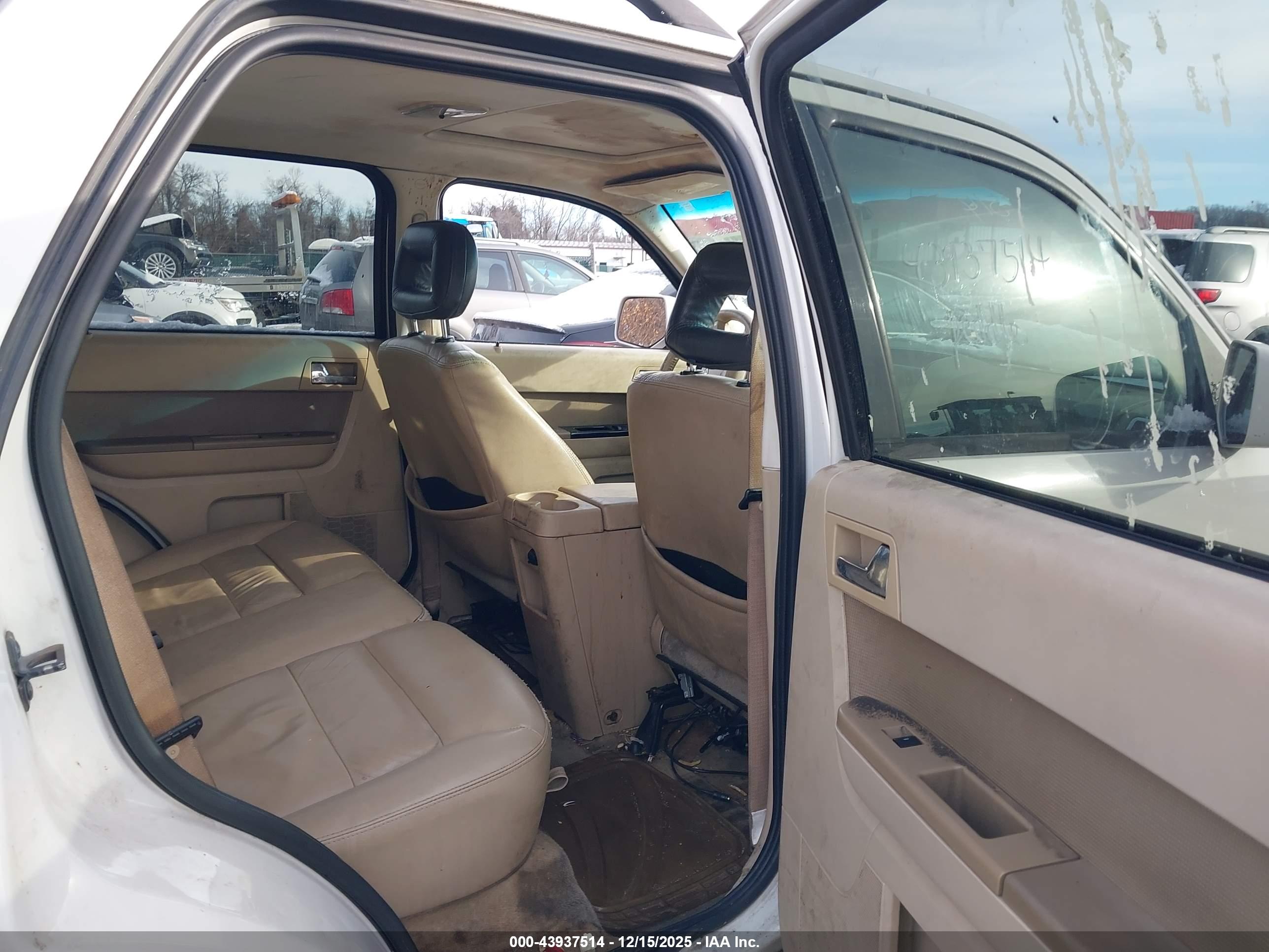 FORD ESCAPE image 8
