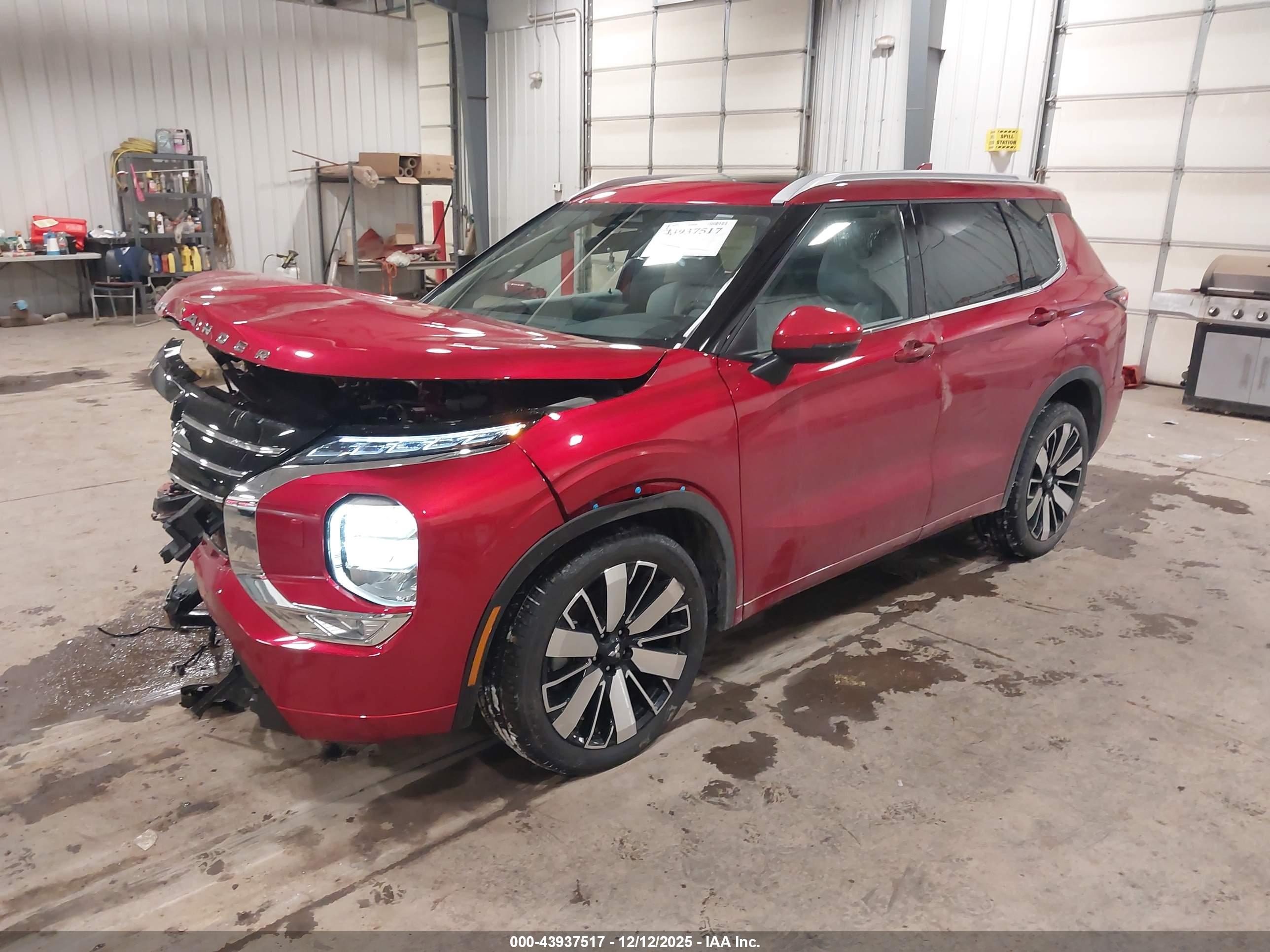 MITSUBISHI OUTLANDER image 2