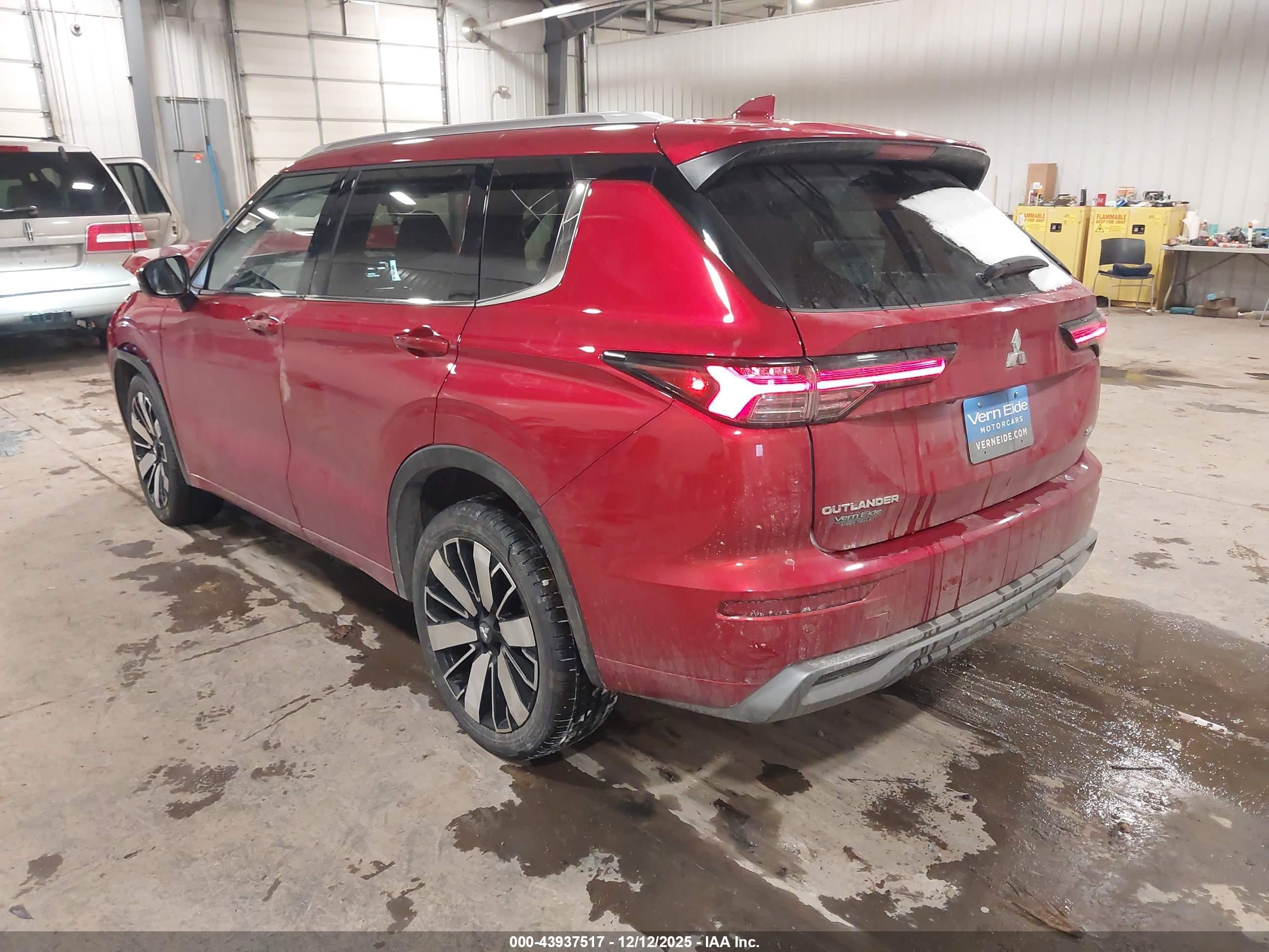 MITSUBISHI OUTLANDER image 3