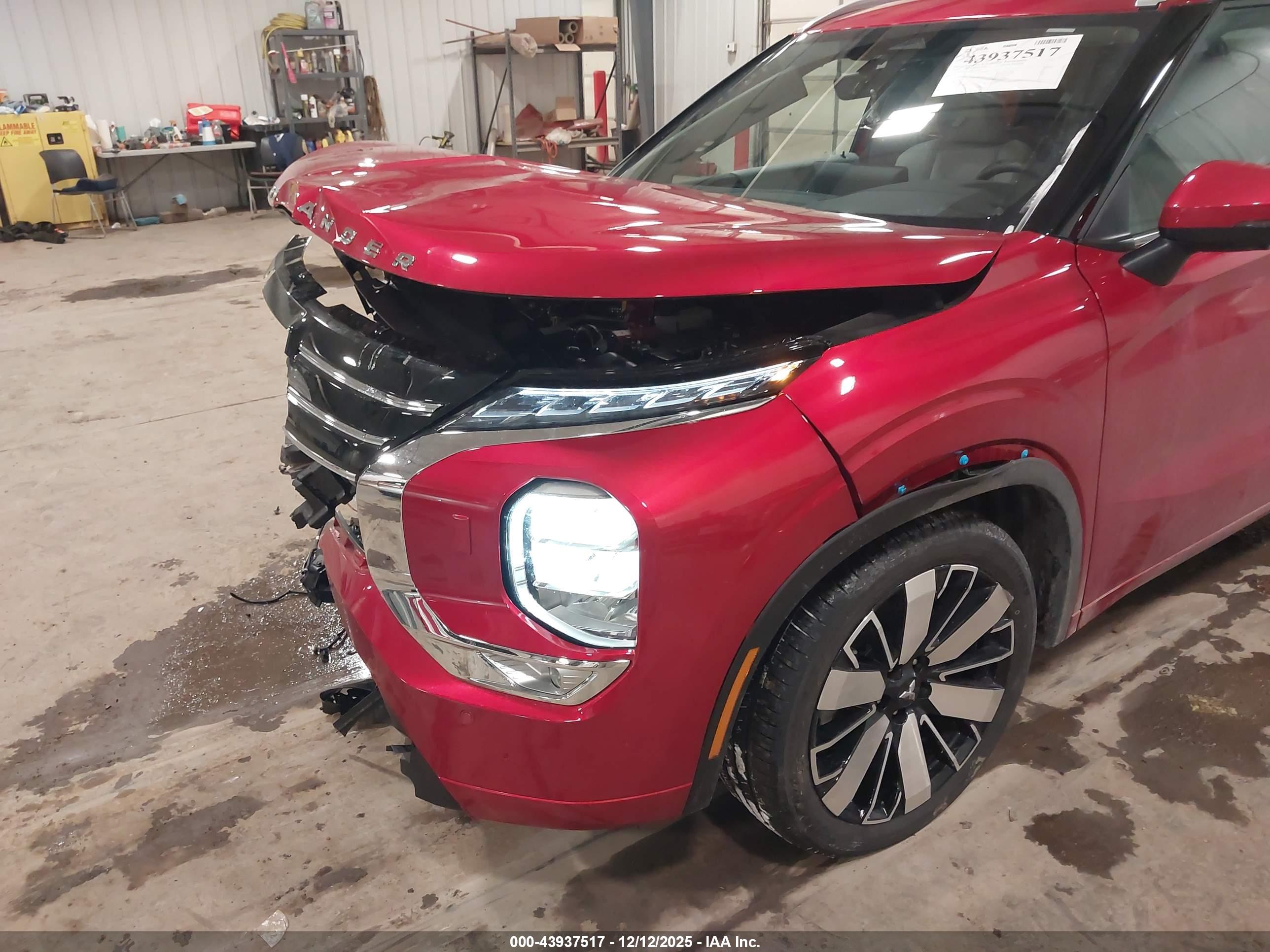 MITSUBISHI OUTLANDER image 6